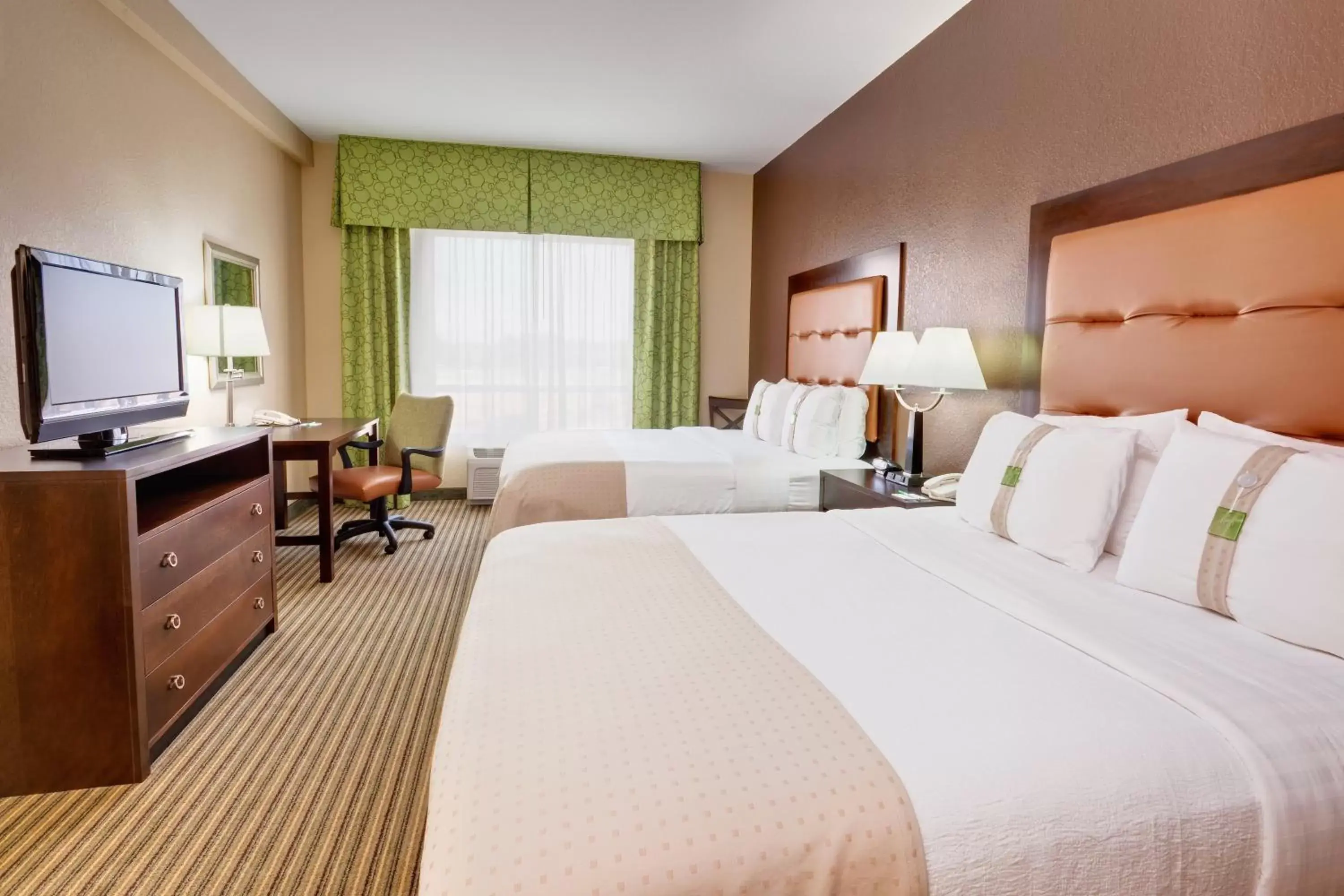 Photo of the whole room, Bed in Holiday Inn Pearl - Jackson Area, an IHG Hotel