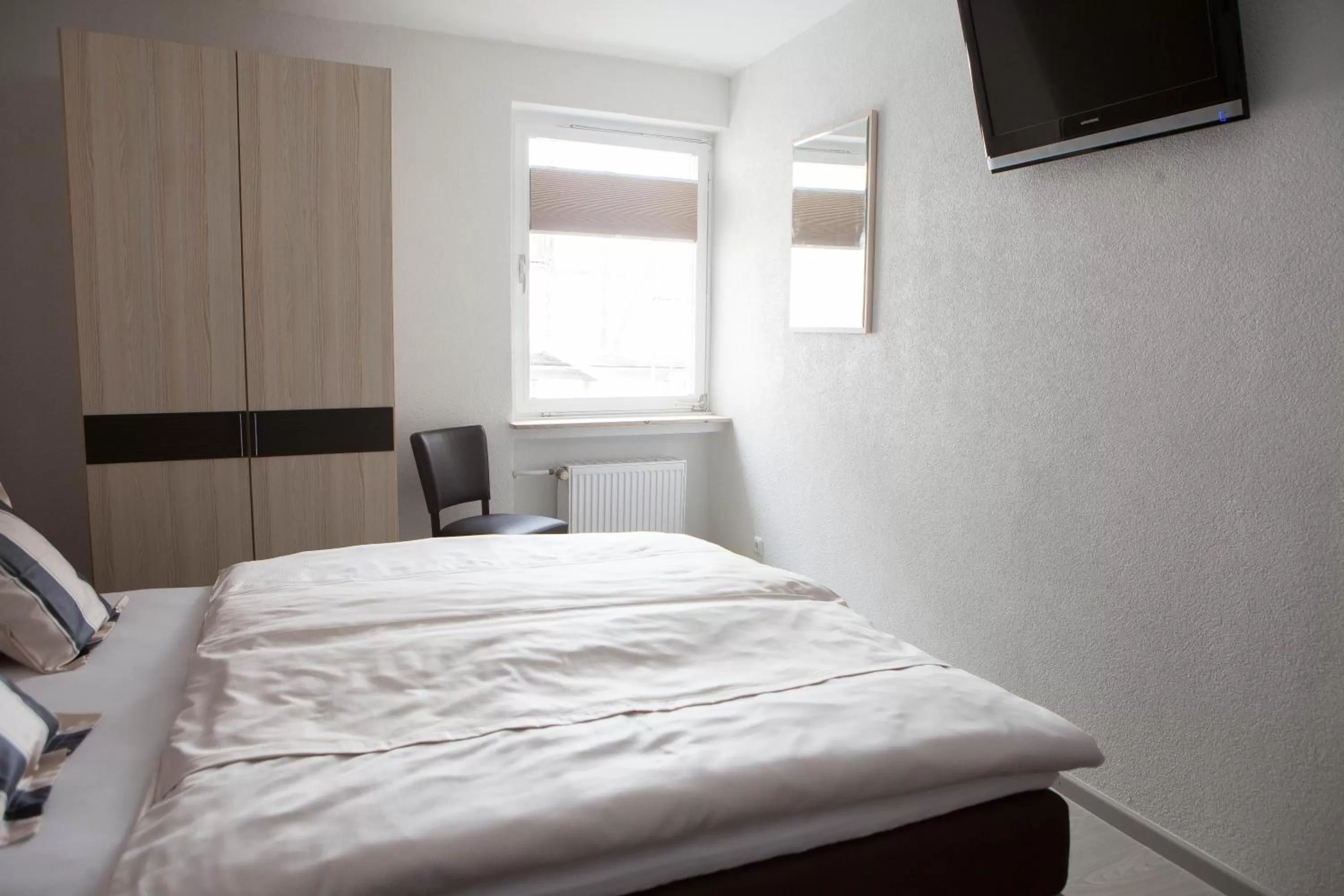 Photo of the whole room, Bed in Hotel am Markt