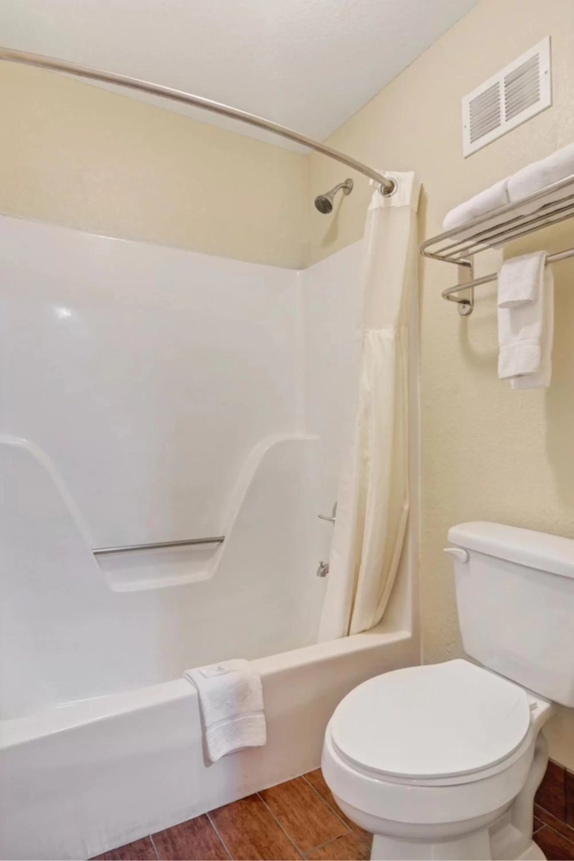 Bathroom in Savannah Garden Hotel