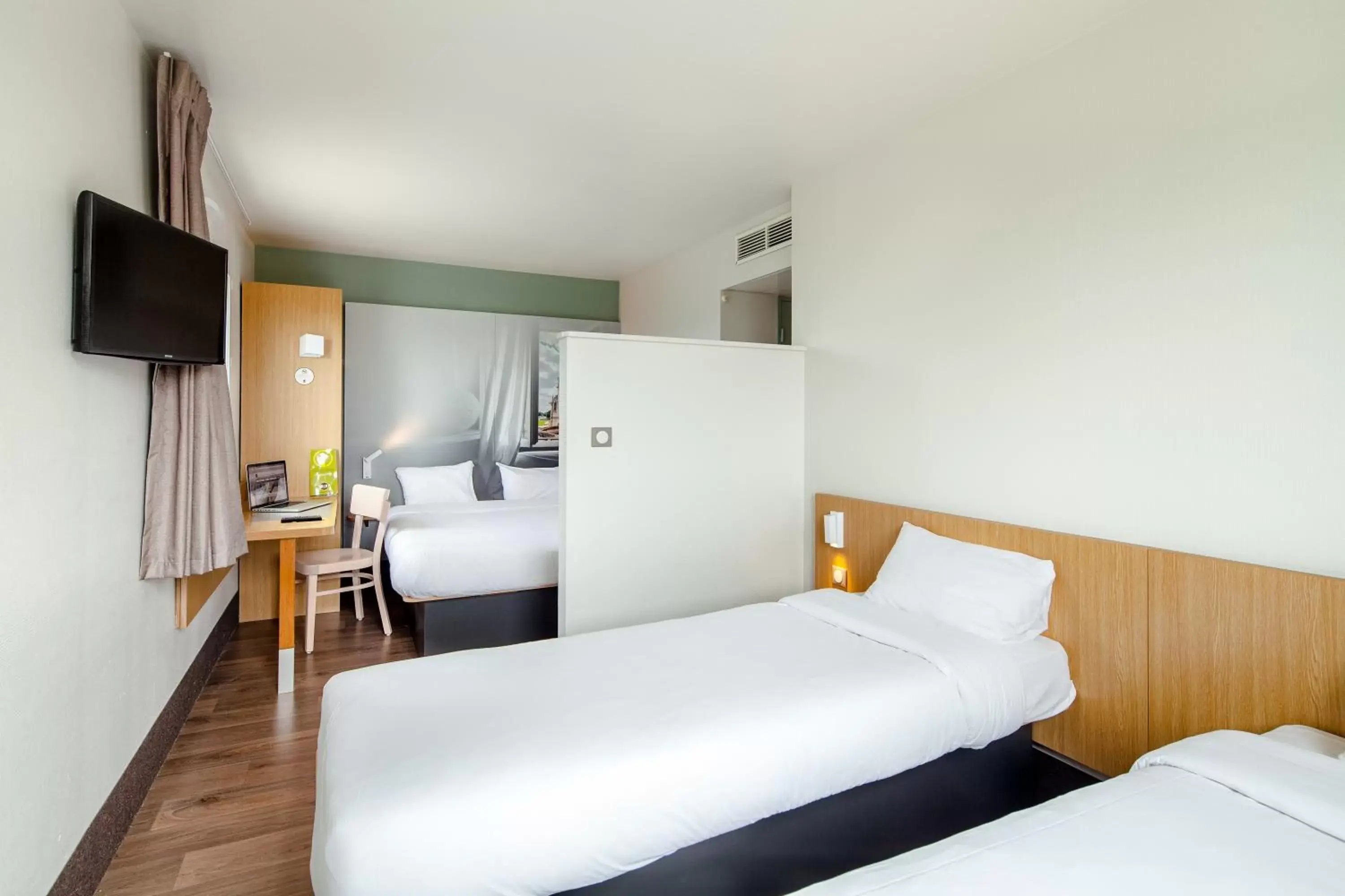 Bedroom, Bed in B&B HOTEL Arras