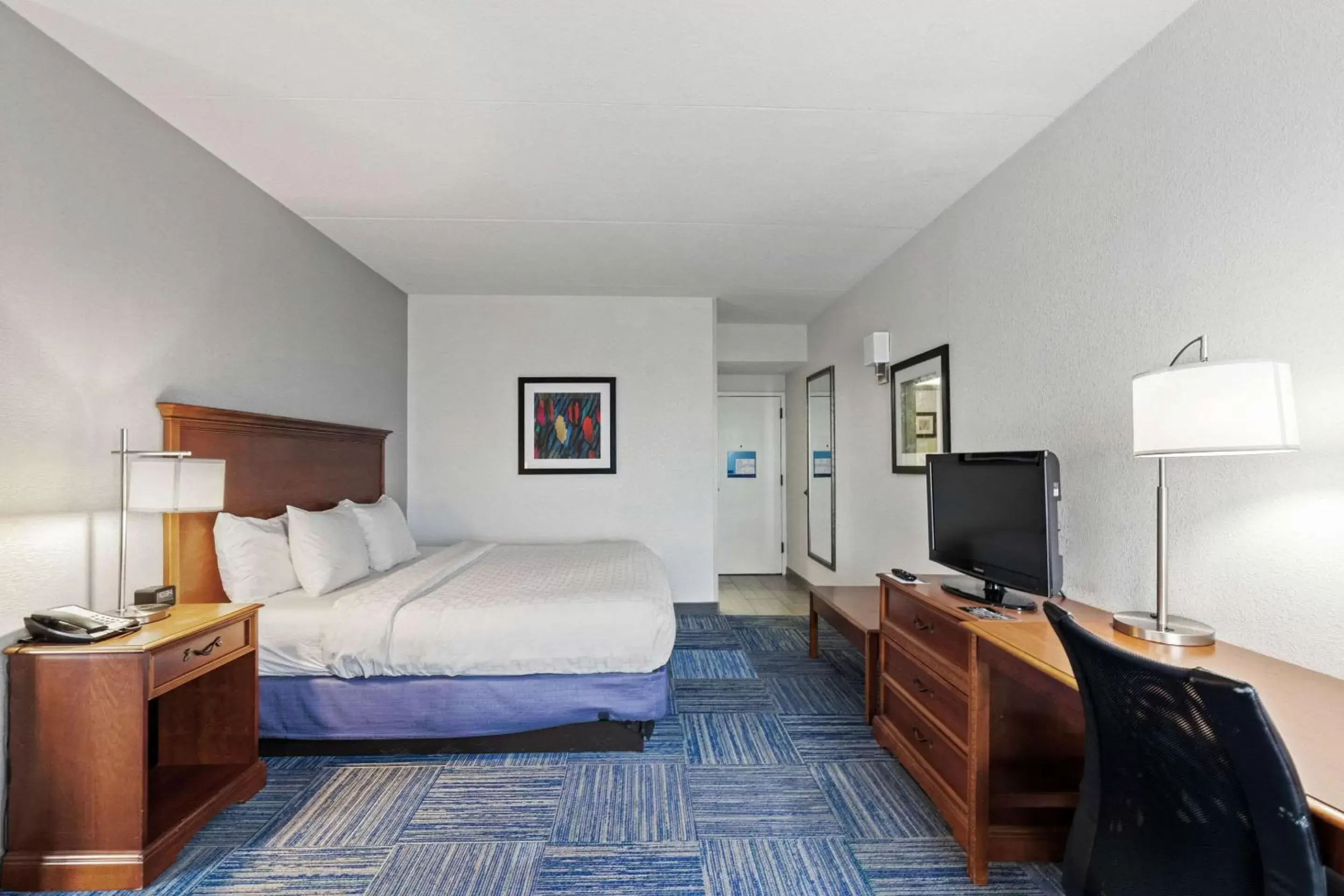 Bedroom in Allentown Park Hotel, Ascend Hotel Collection