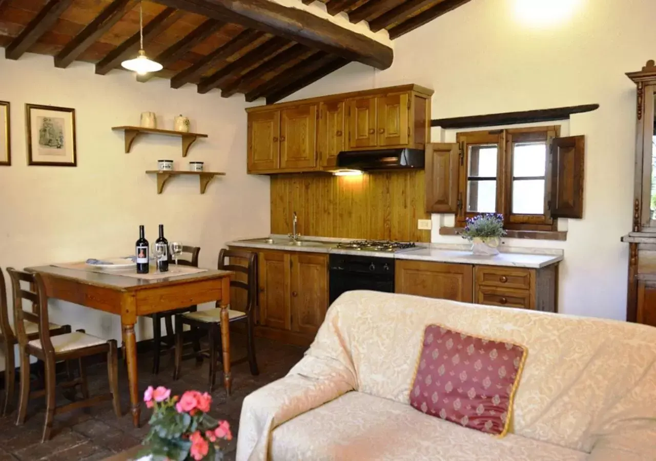 Dining area, Kitchen/Kitchenette in Residence Il Casale