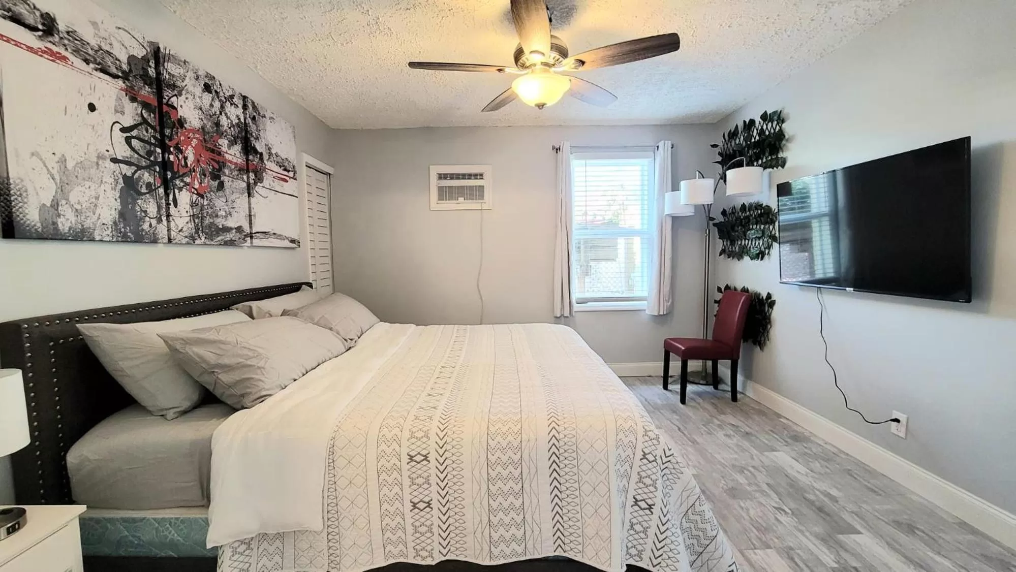 Bedroom, Bed in Barefoot mailman motel