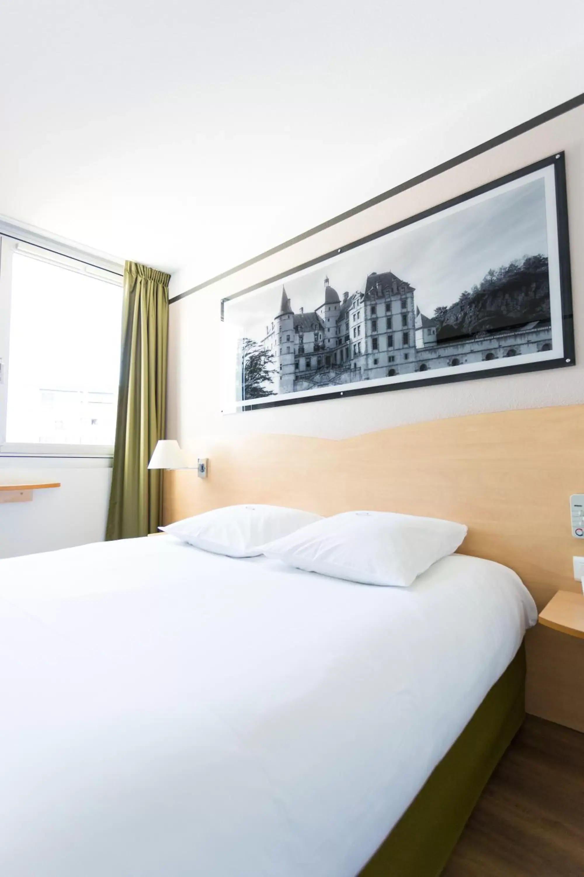 Bed in Hotel inn Grenoble Eybens Parc des Expositions Ex Kyriad