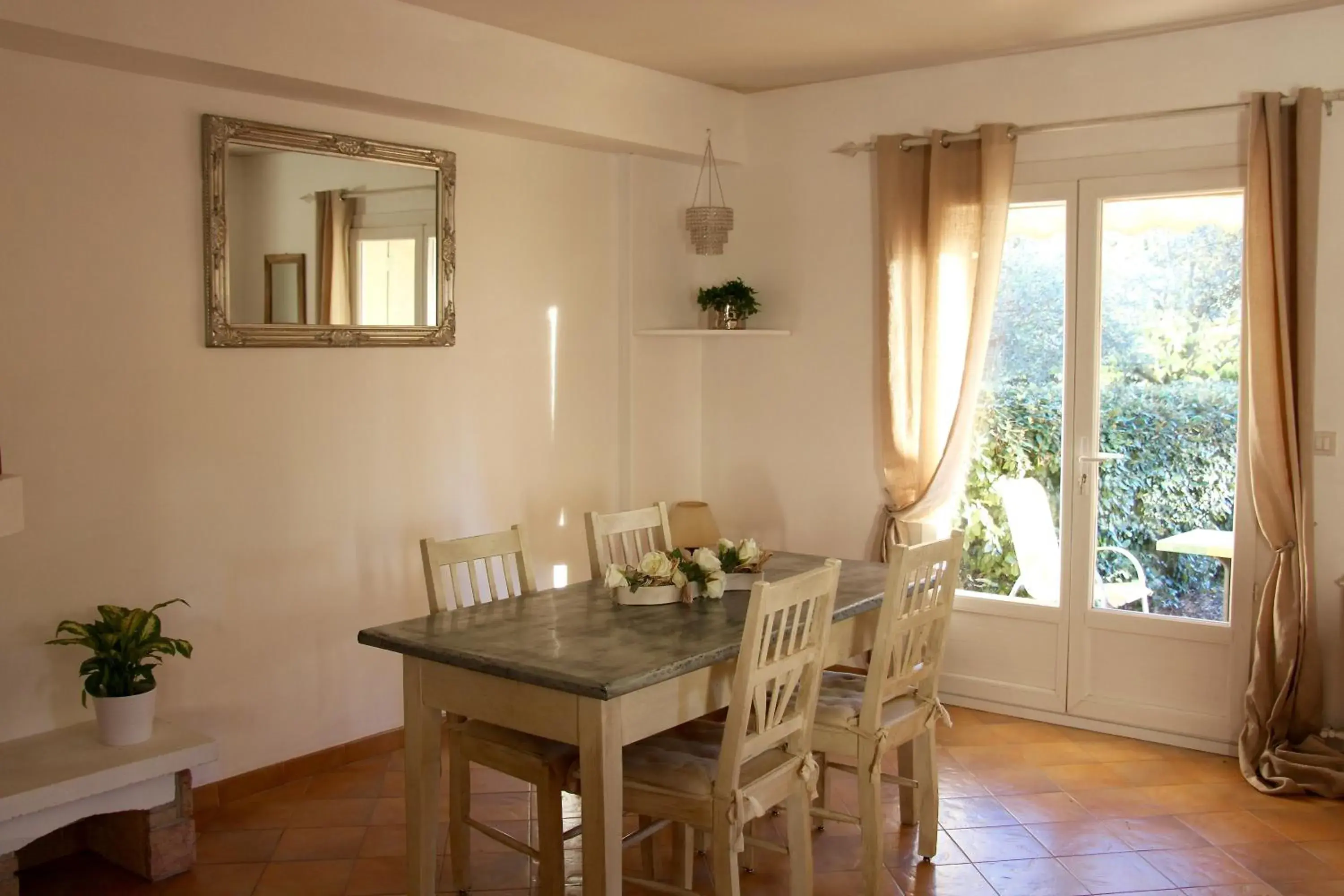 Dining Area in Hotel Les Oliviers