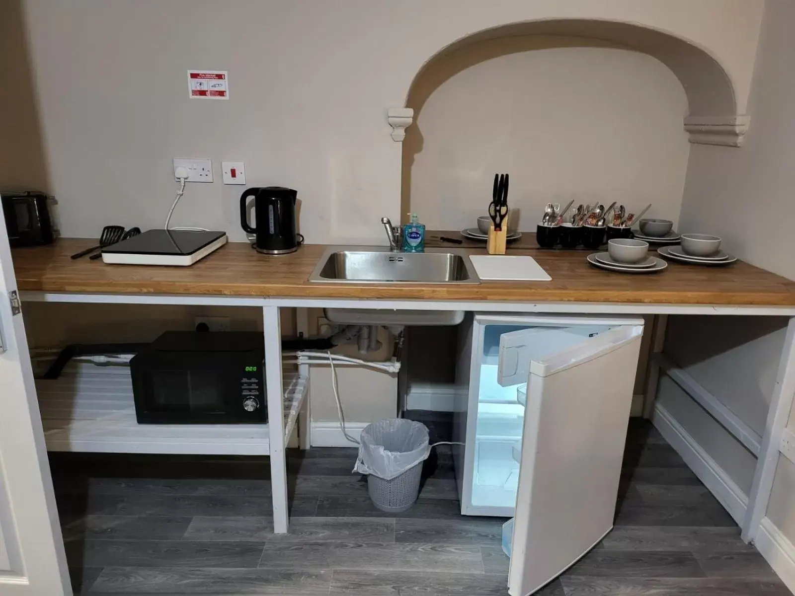 Coffee/tea facilities, Kitchen/Kitchenette in MM Sure Stay Accommodation - NG1