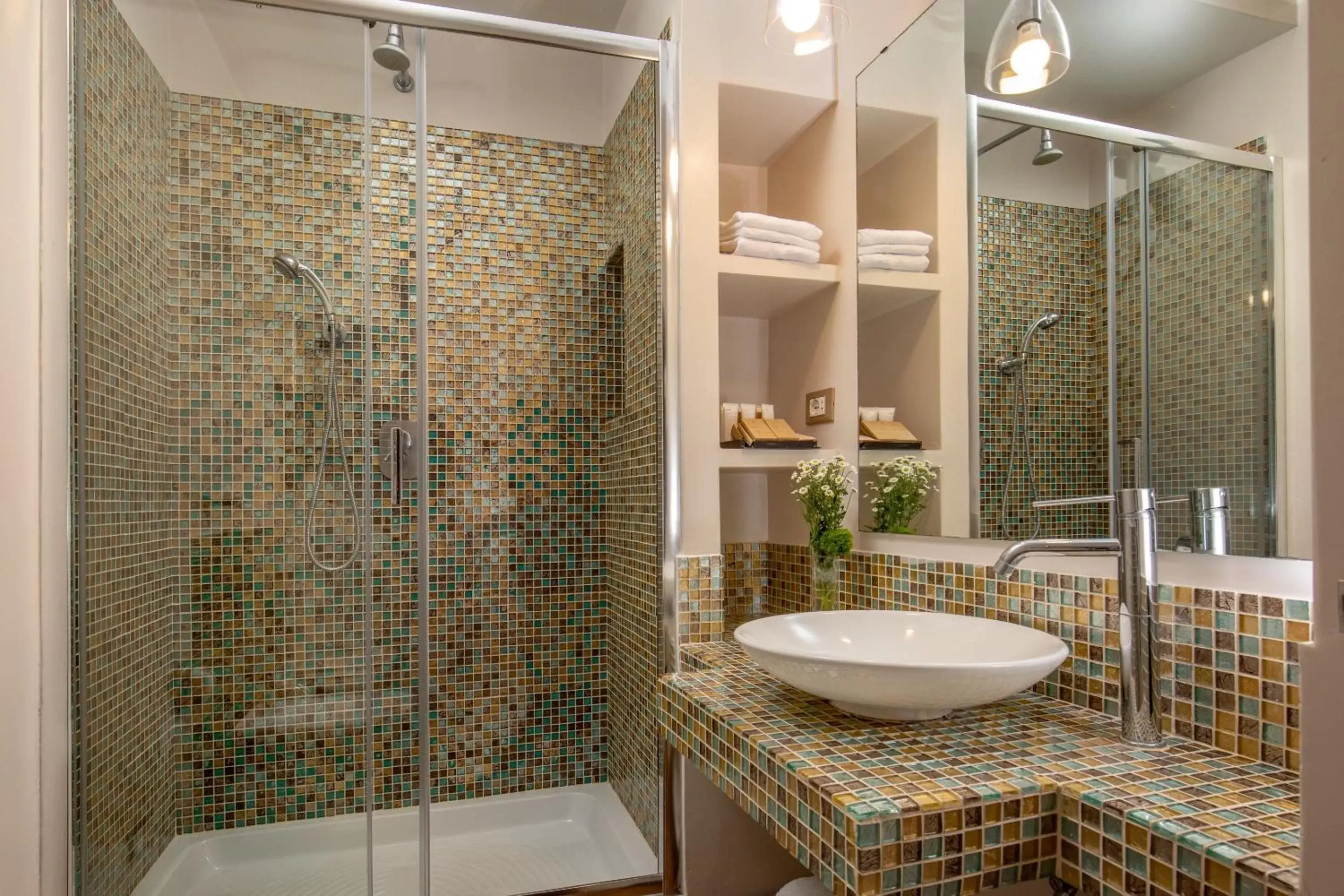 Shower, Bathroom in Hotel Mozart