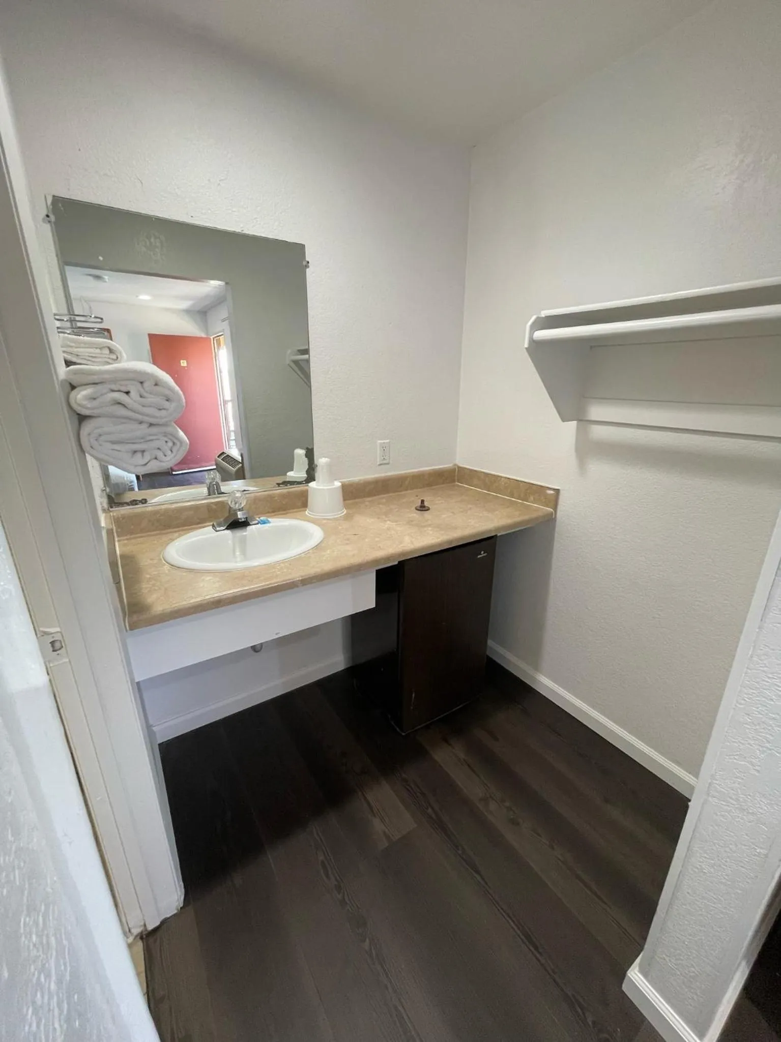 Bathroom in Palms Inn & Suites