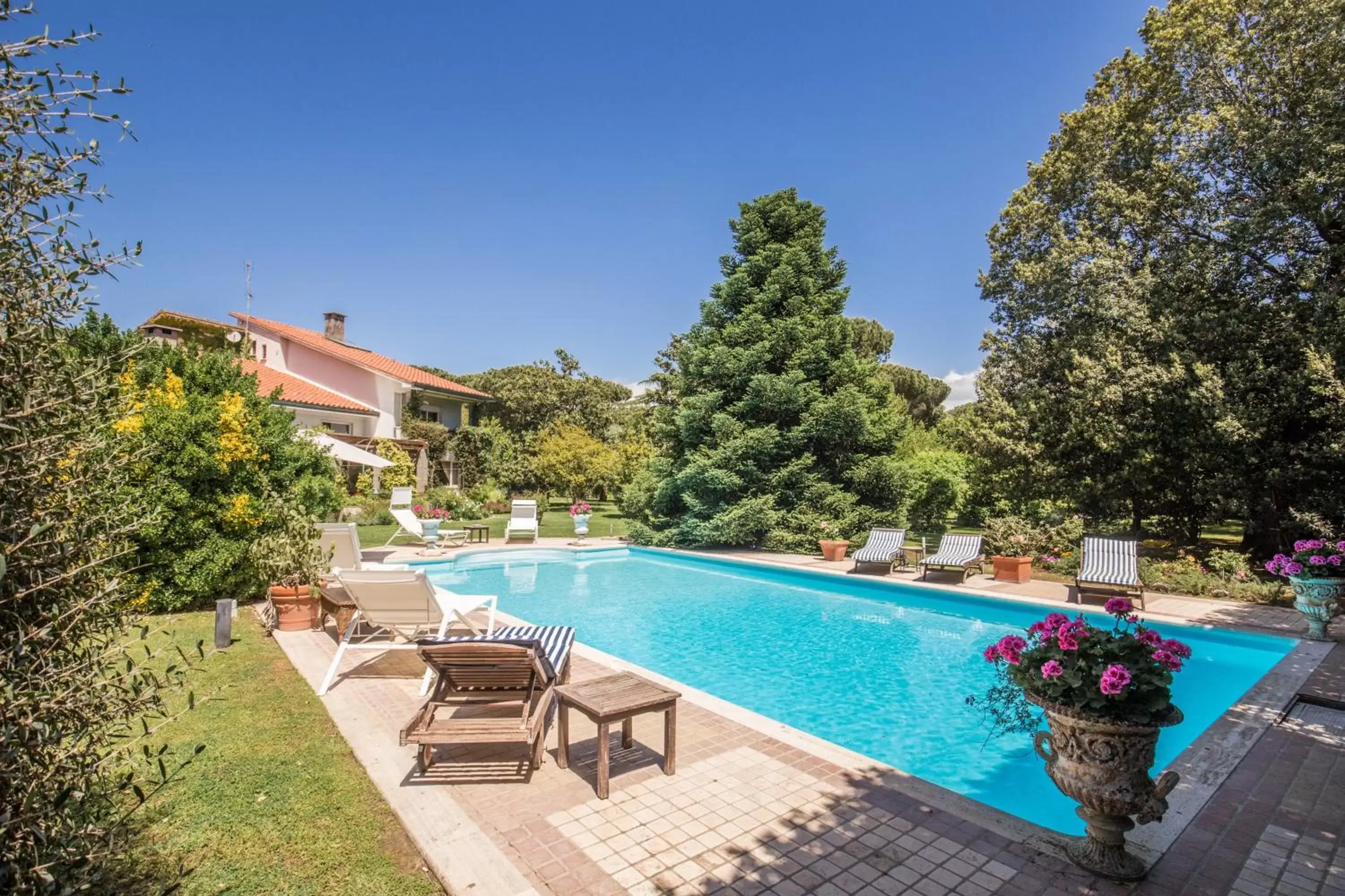 Swimming Pool in La Gaura Guest House