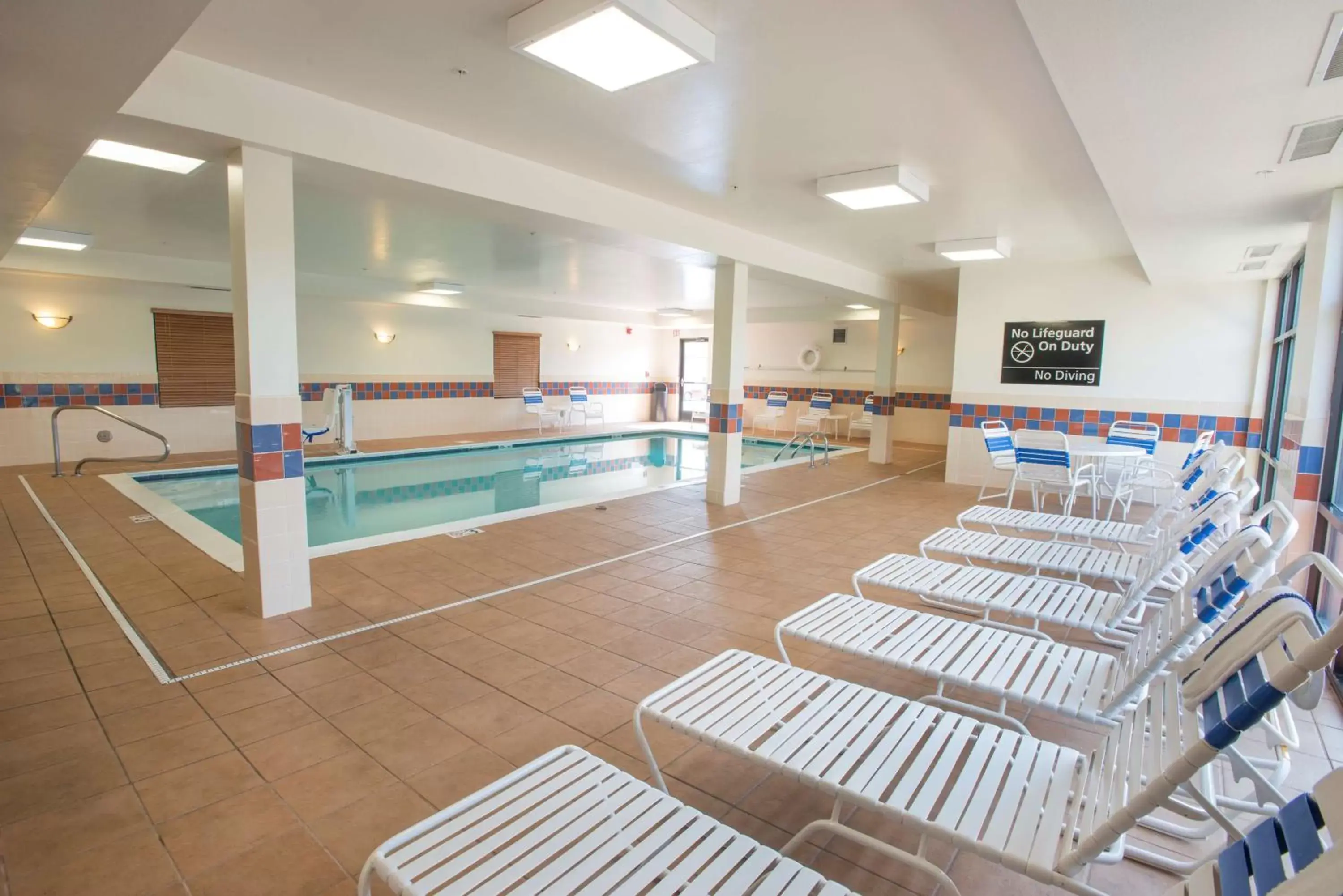 Swimming Pool in Hampton Inn & Suites Dayton-Airport