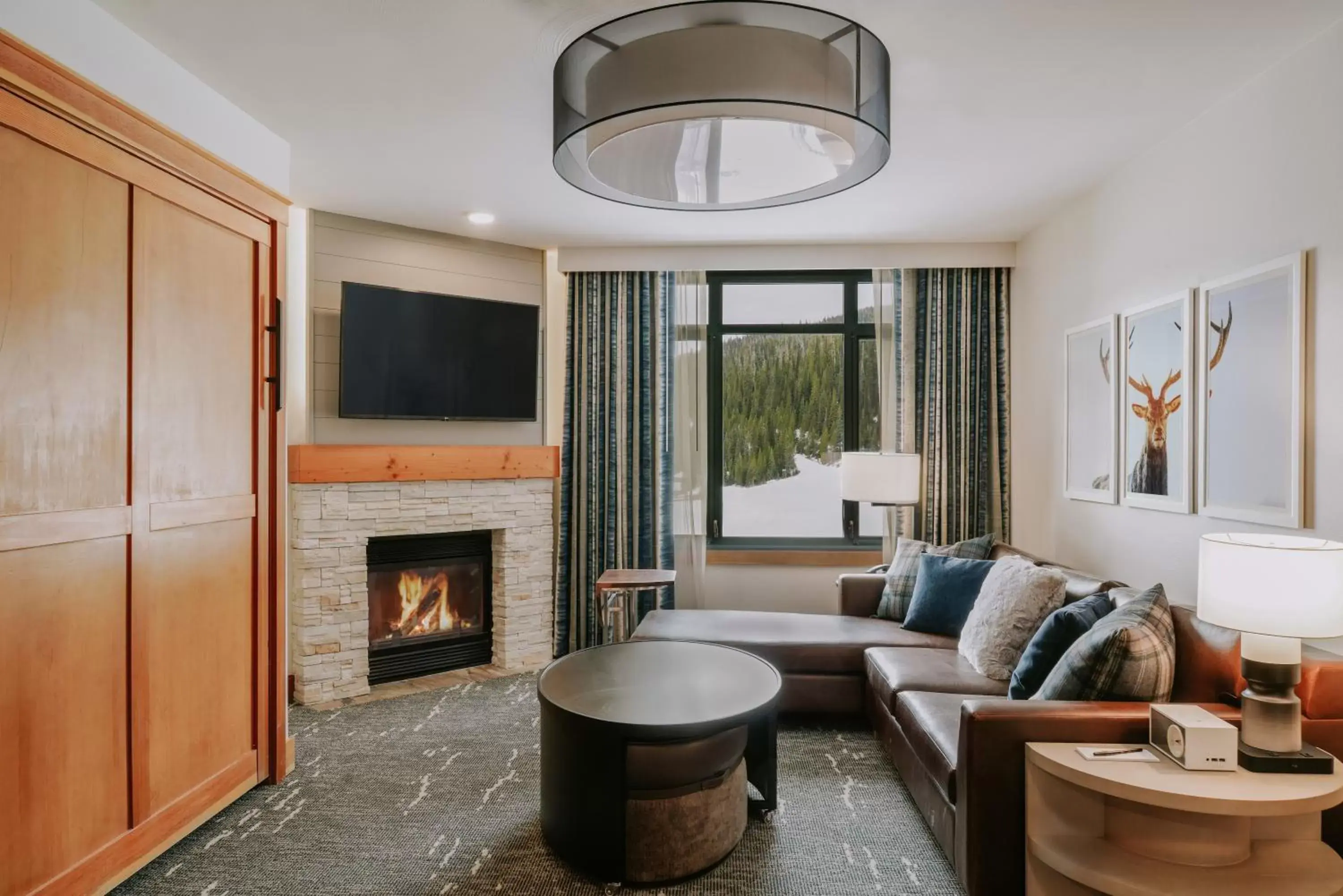 Living room, Seating Area in Summit Hotel at Big Sky Resort