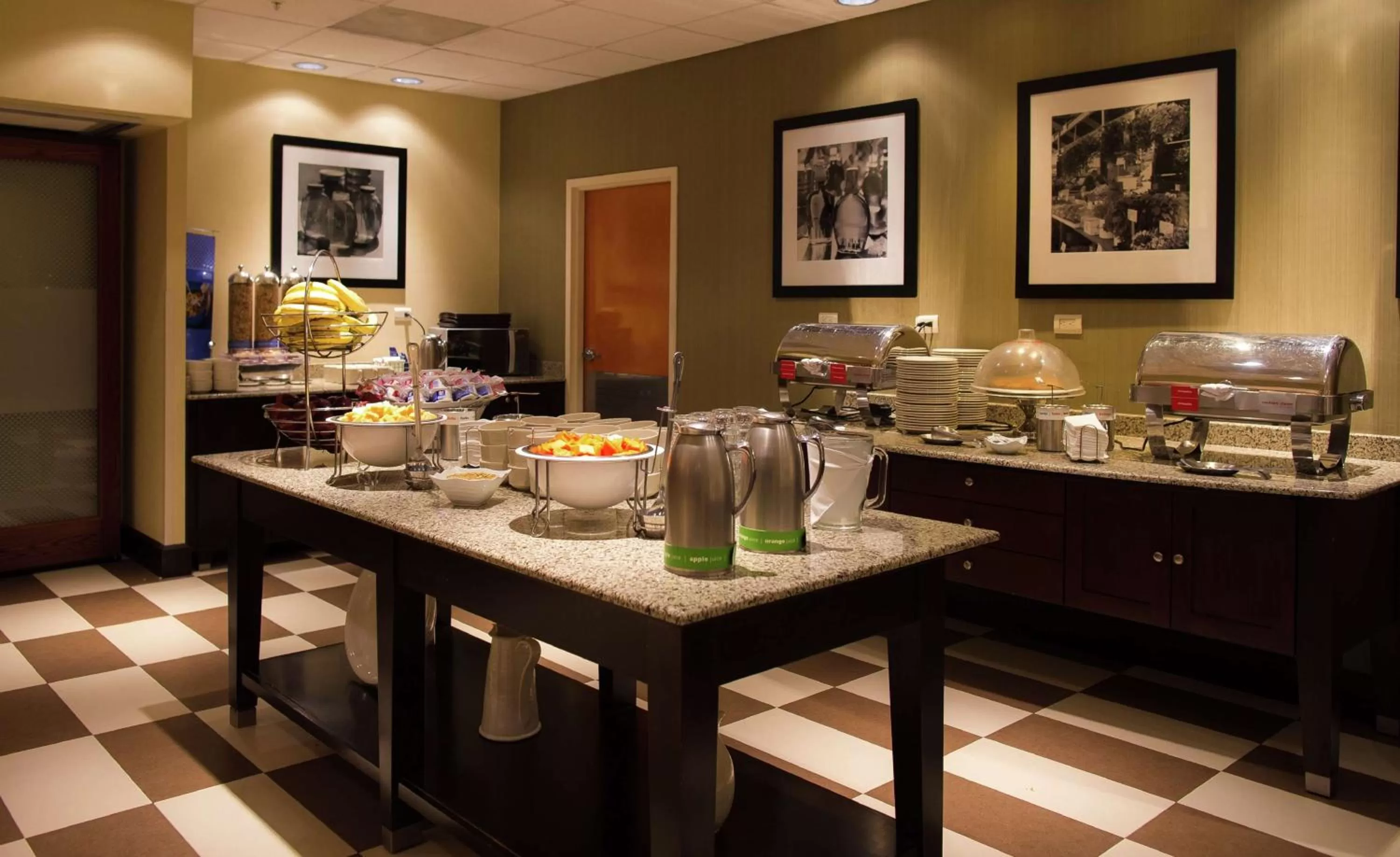 Buffet breakfast in Hampton Inn Torreon Airport-Galerias