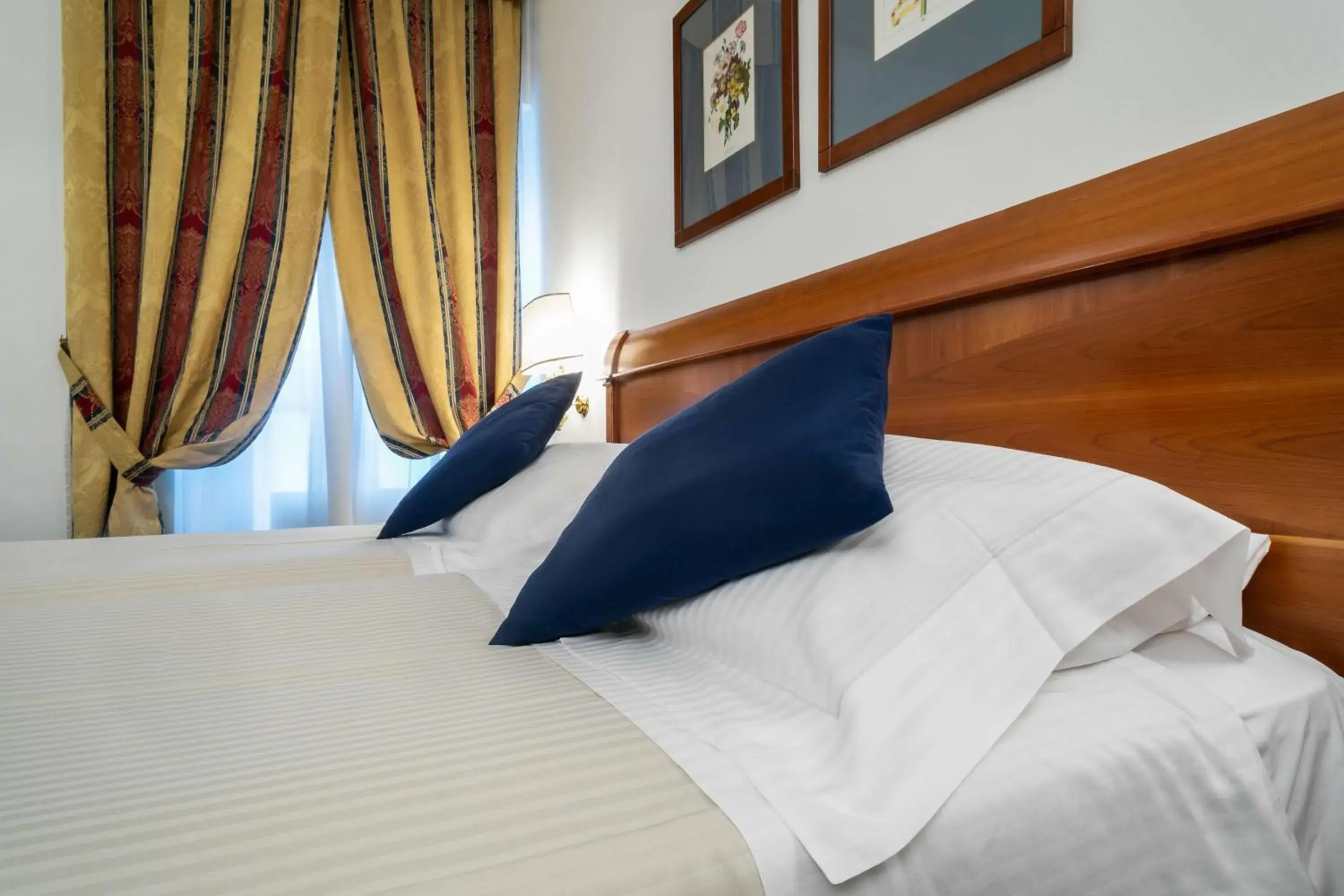 Photo of the whole room, Bed in Best Western Hotel Cappello d'Oro