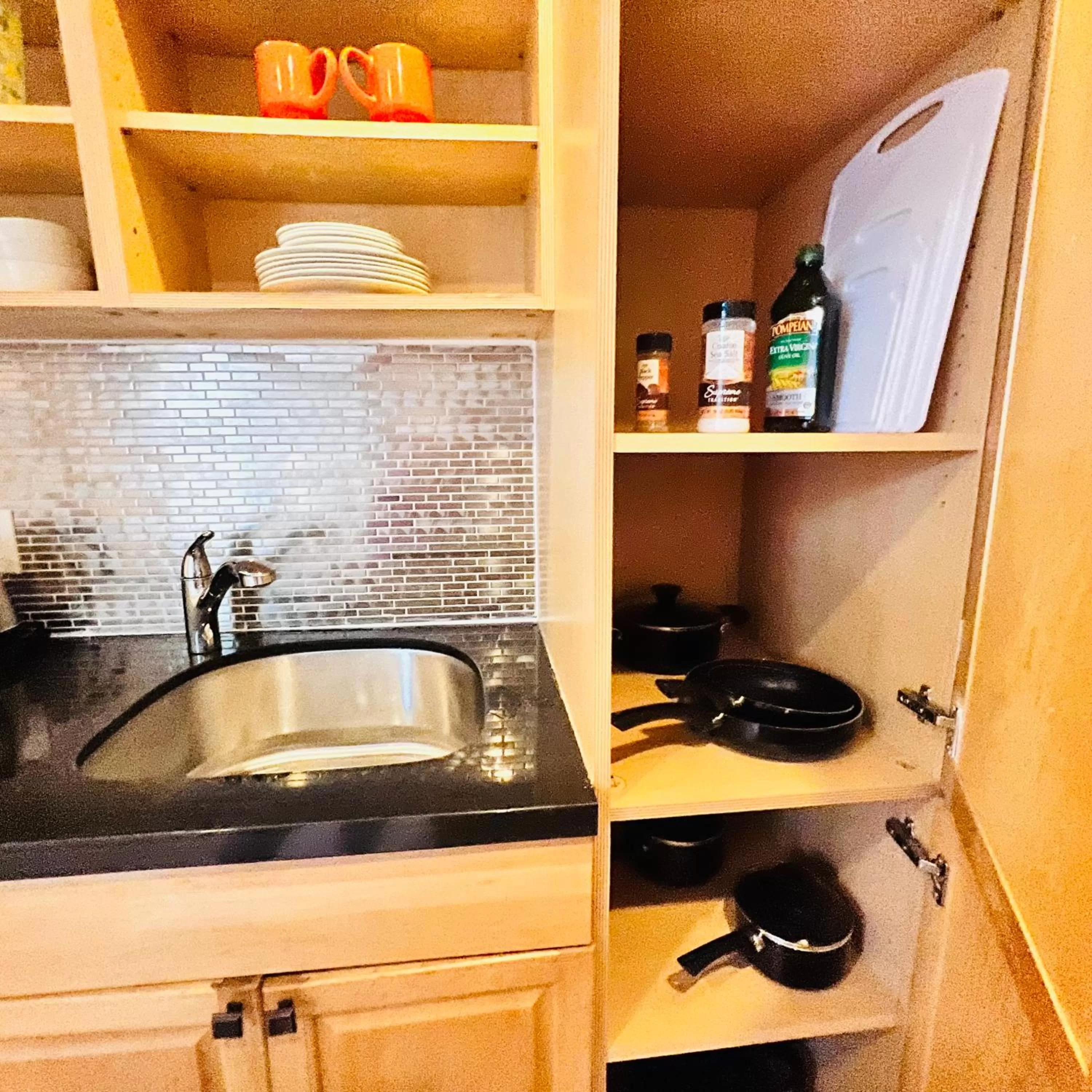 Coffee/tea facilities in CocoBay 2BR Condos Near Beach, Galleria Mall, Wilton Manors, Cruise Port