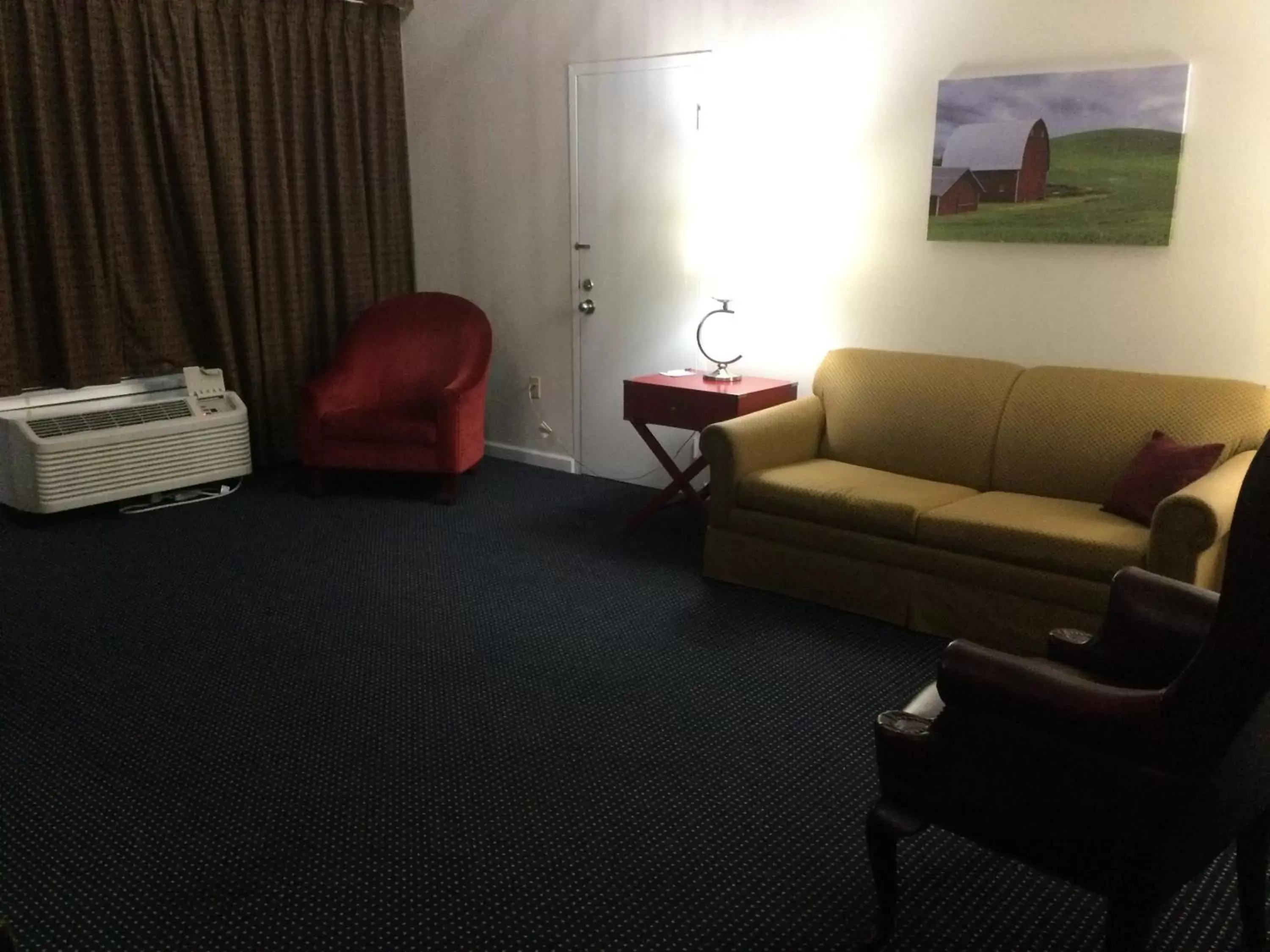 Seating Area in Ramada by Wyndham Grayling Hotel & Conference Center