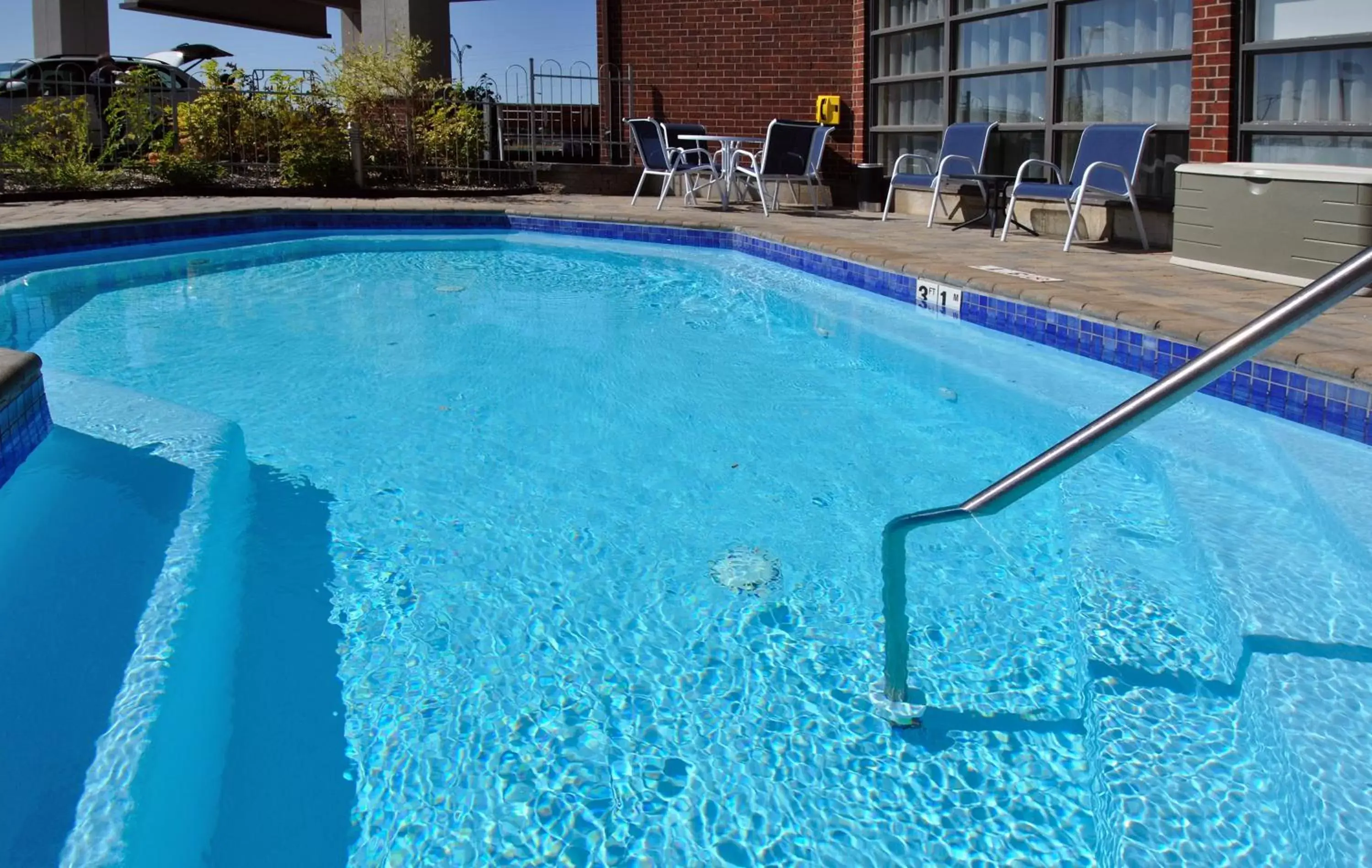 Swimming Pool in Holiday Inn Express Quebec City-Sainte Foy, an IHG Hotel