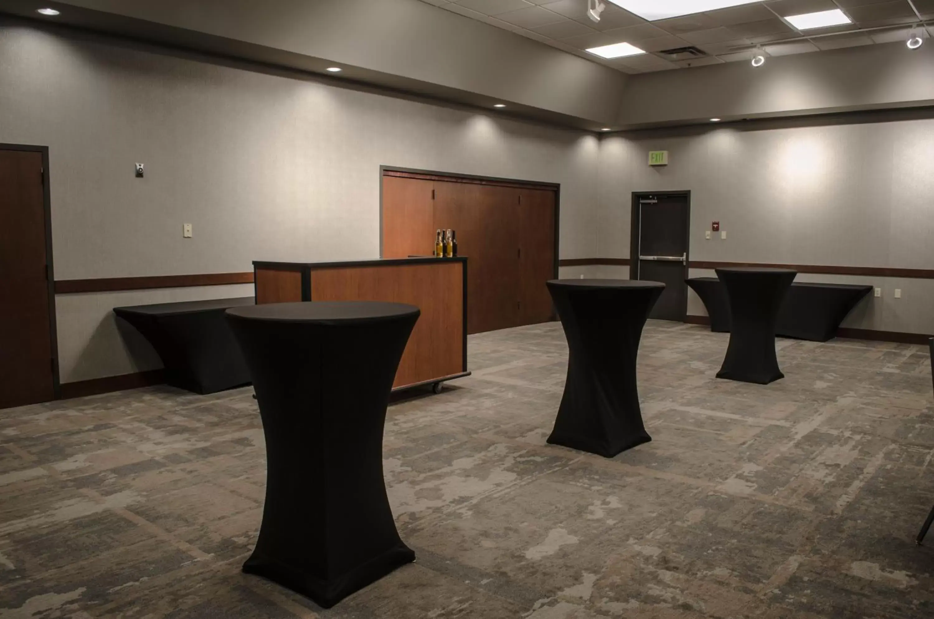 Meeting/conference room in Holiday Inn Fargo, an IHG Hotel