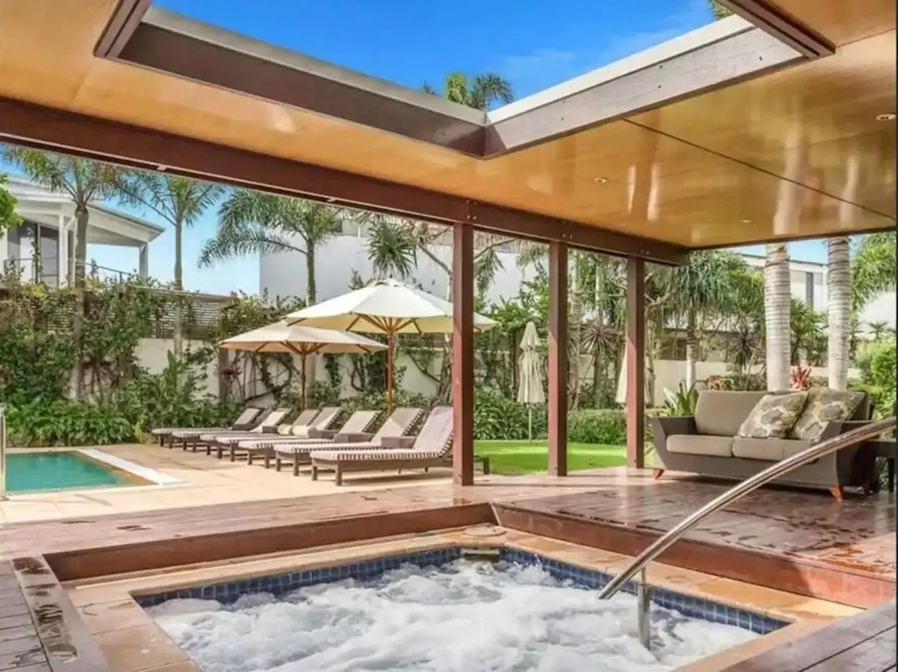 Hot Tub, Swimming Pool in Peppers Balé Luxury Beach Accommodation Kingscliff - privately let