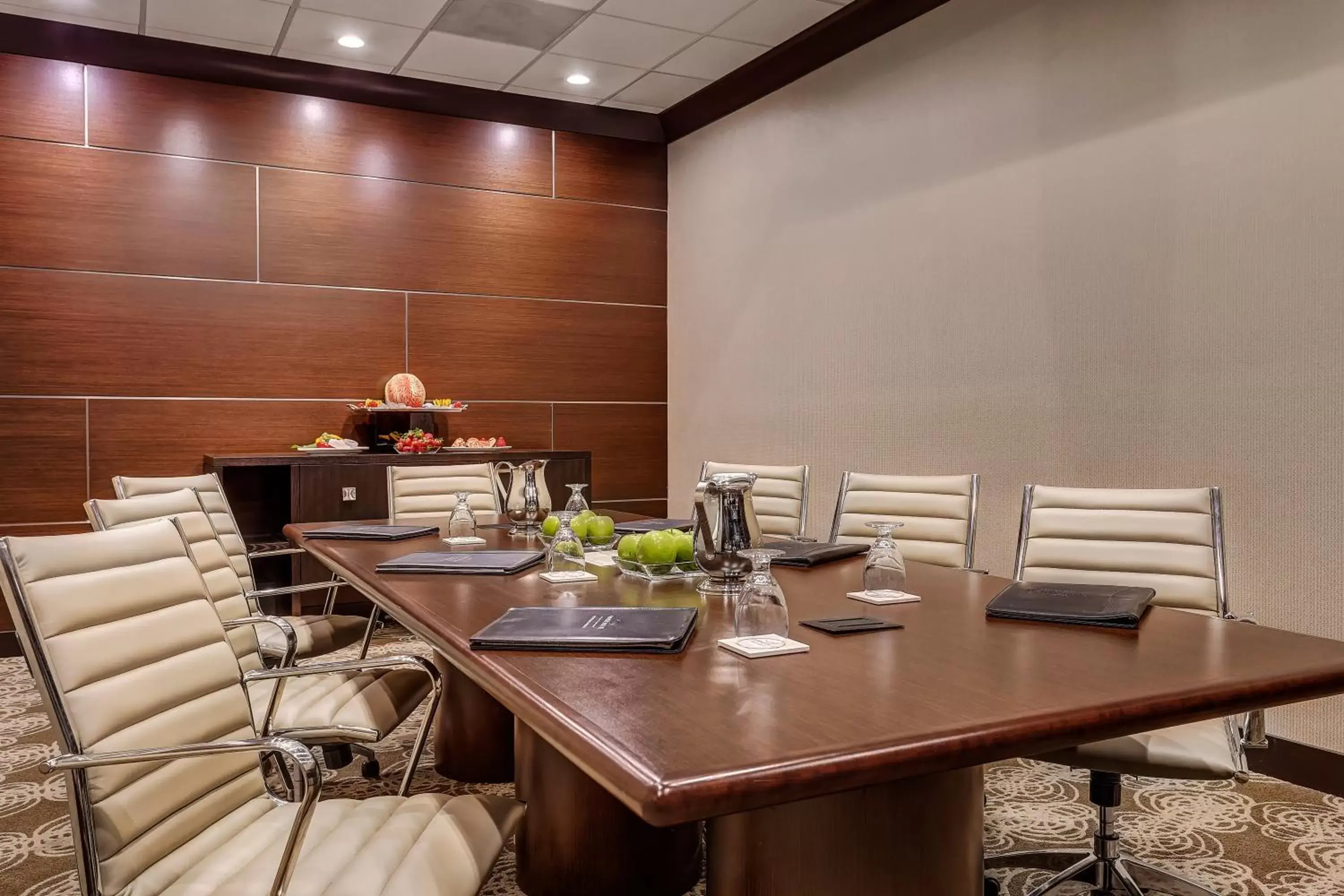 Meeting/conference room in Crowne Plaza Hotel Foster City-San Mateo, an IHG Hotel