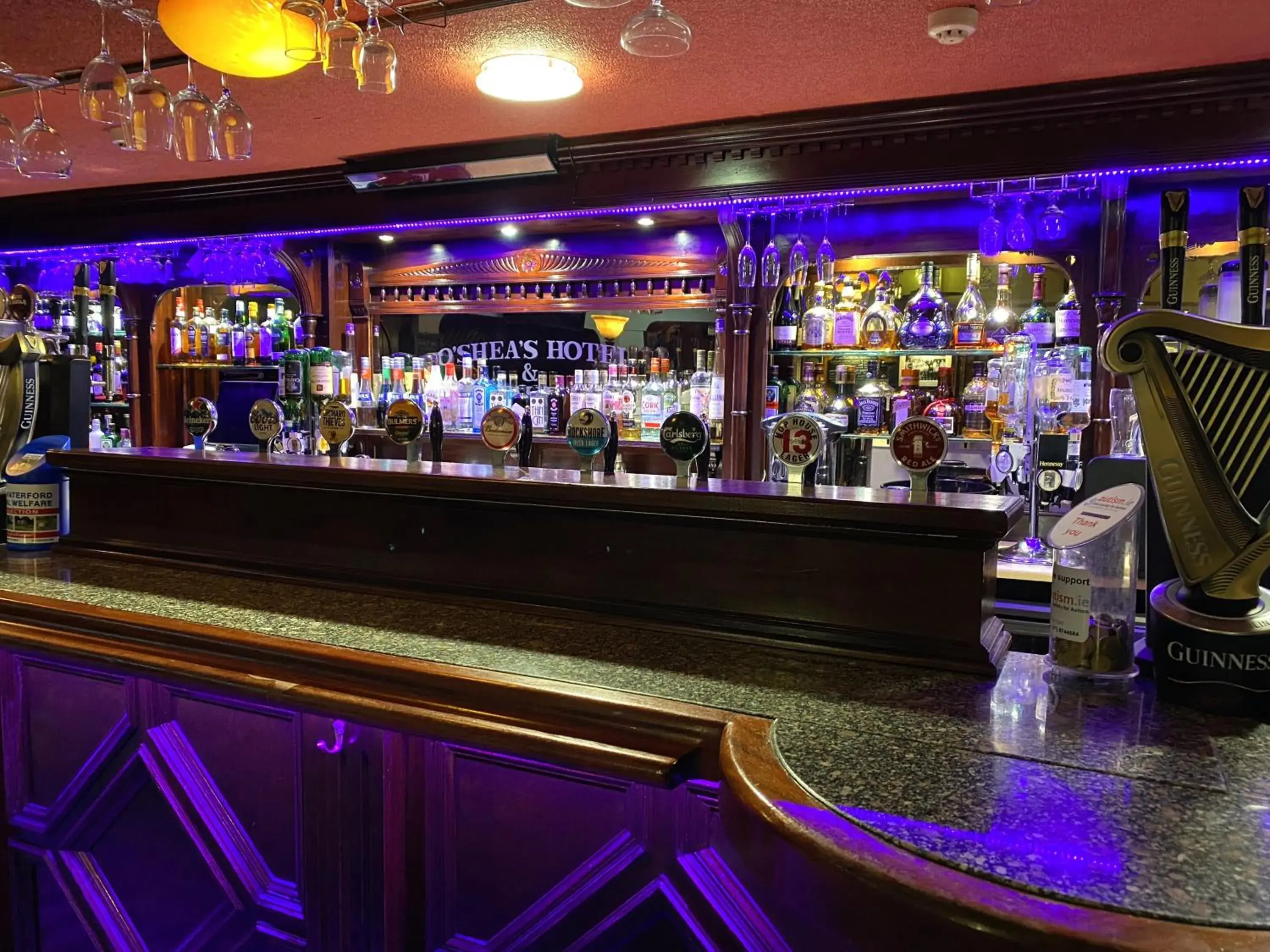 Lounge/Bar in O'Shea's Hotel