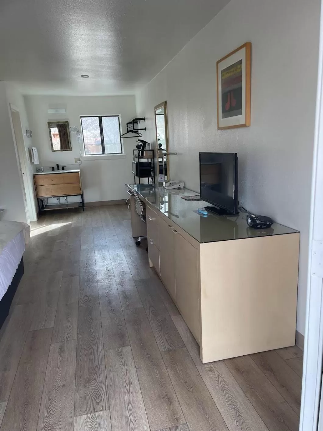 TV and multimedia, Bed in The Virginian Inn Moab Downtown