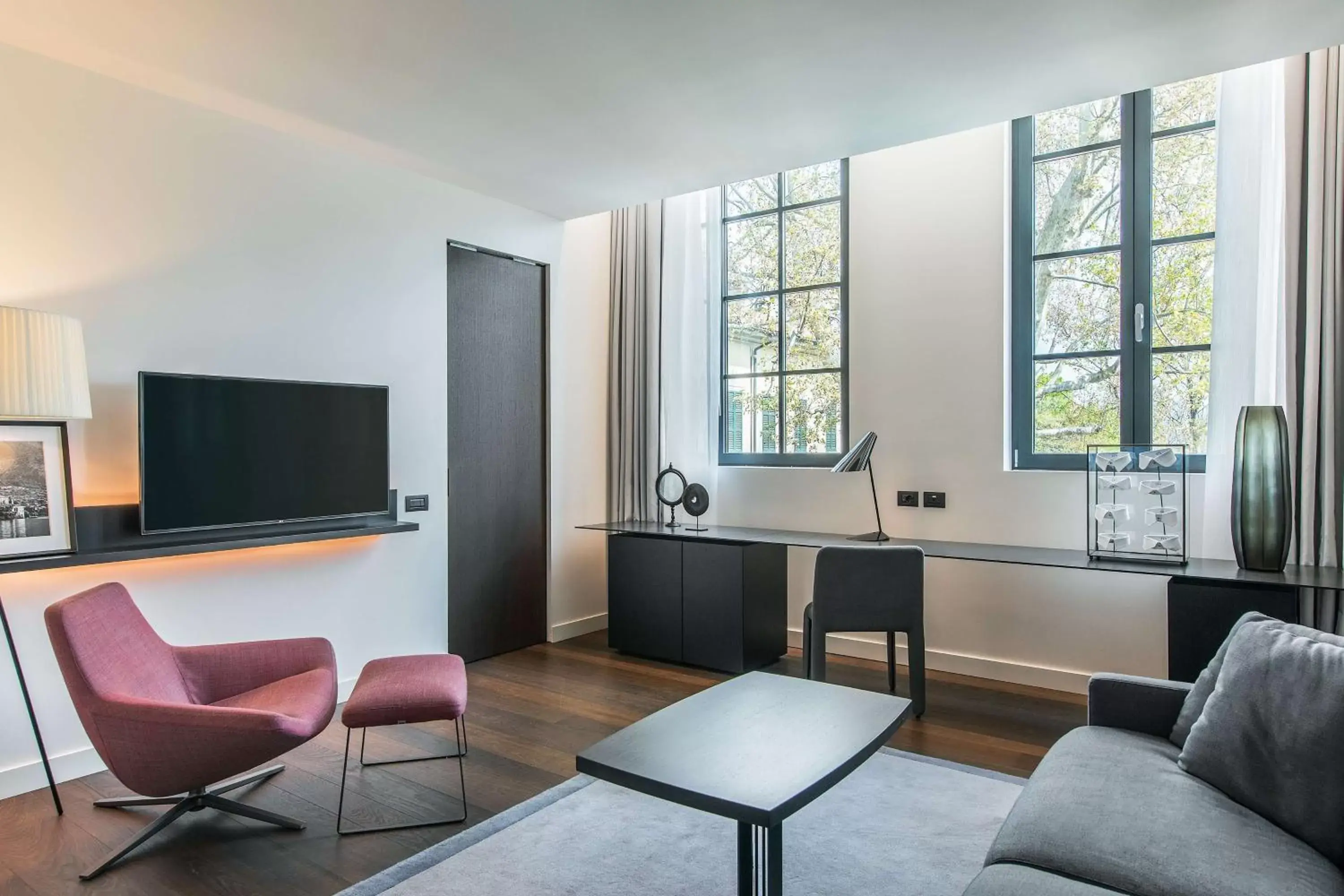 Bedroom, Seating Area in Hilton Lake Como