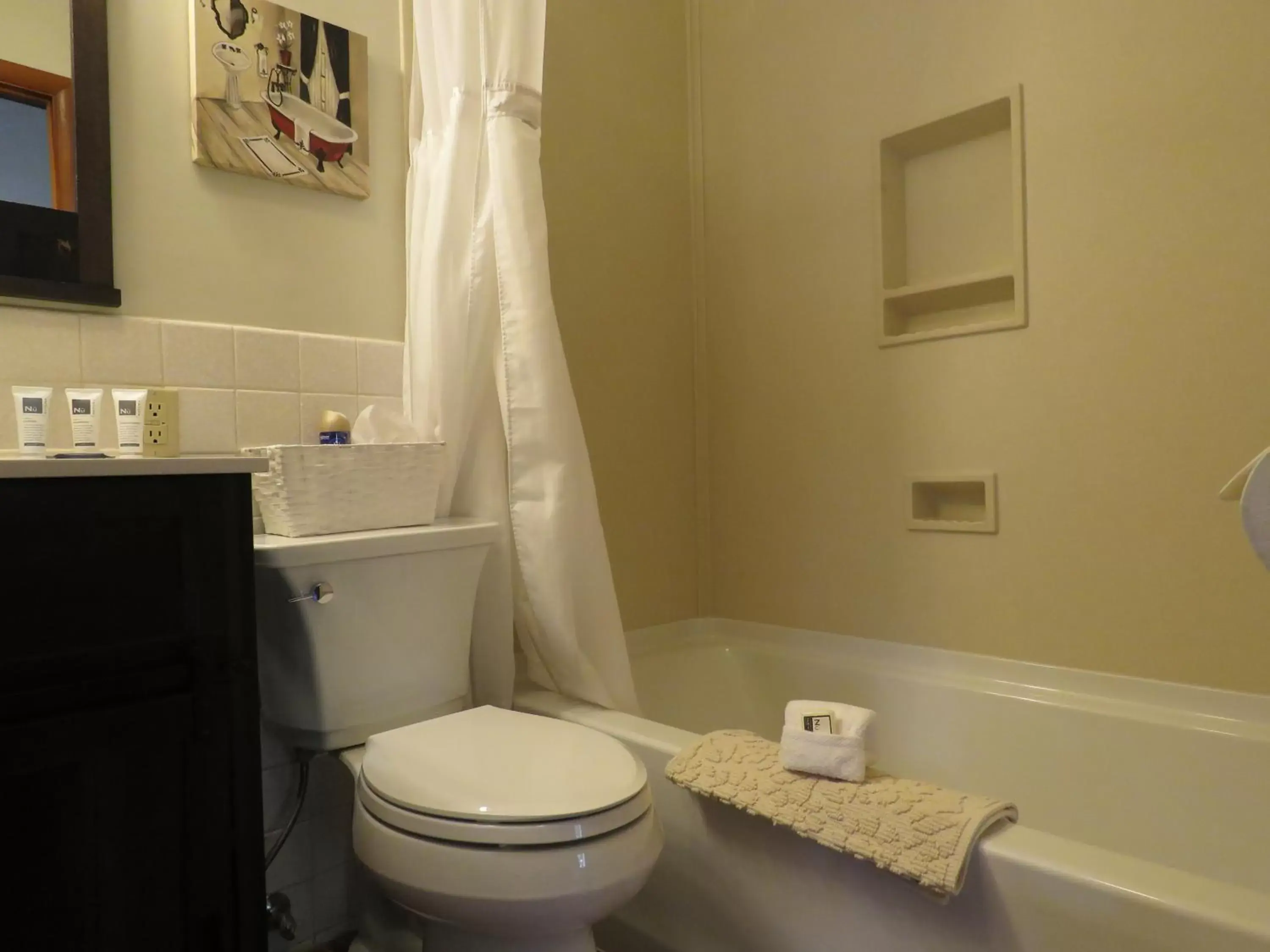 Bath, Bathroom in Tall Pines Inn