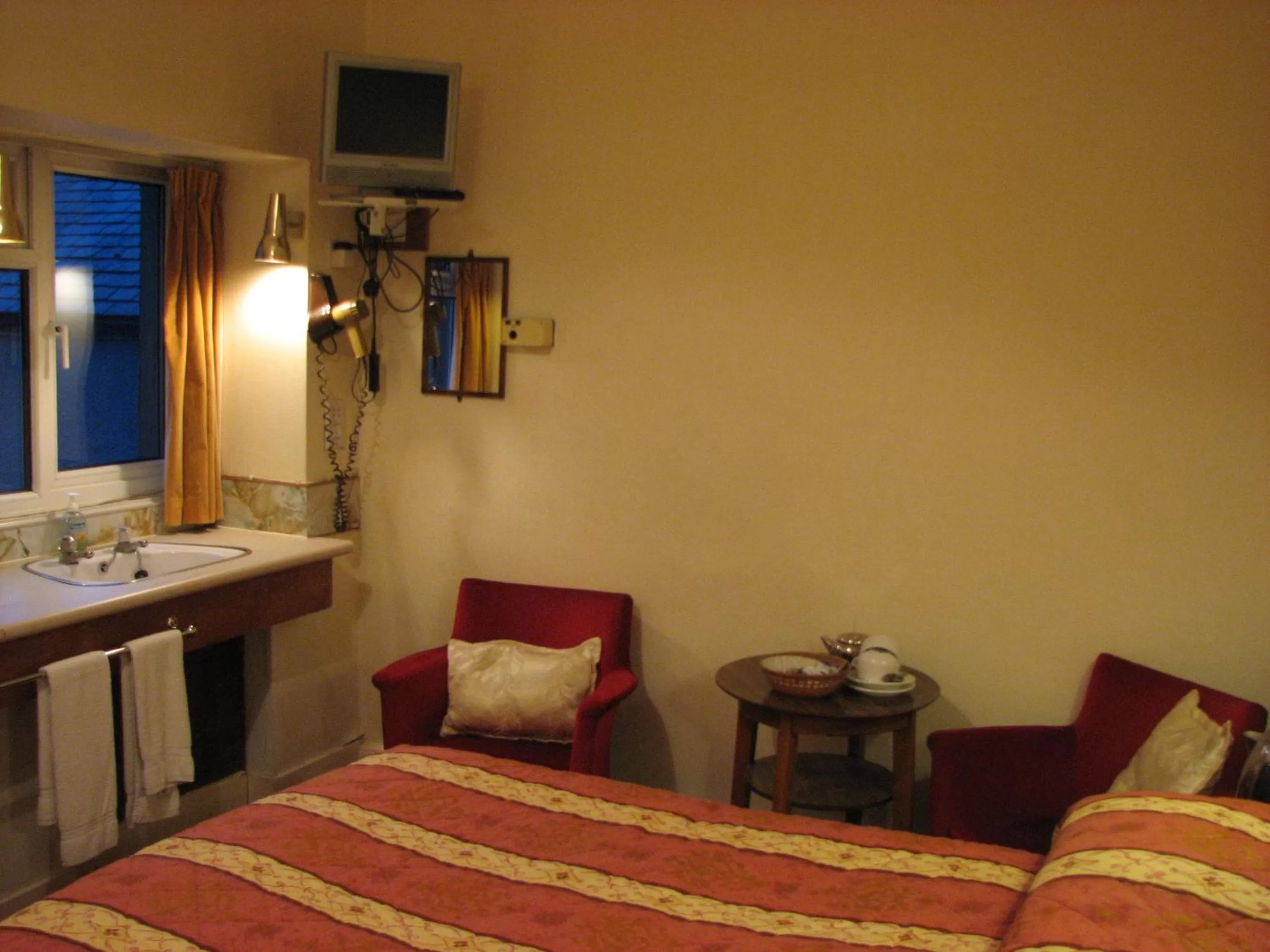 Bed in Lancaster Hotel