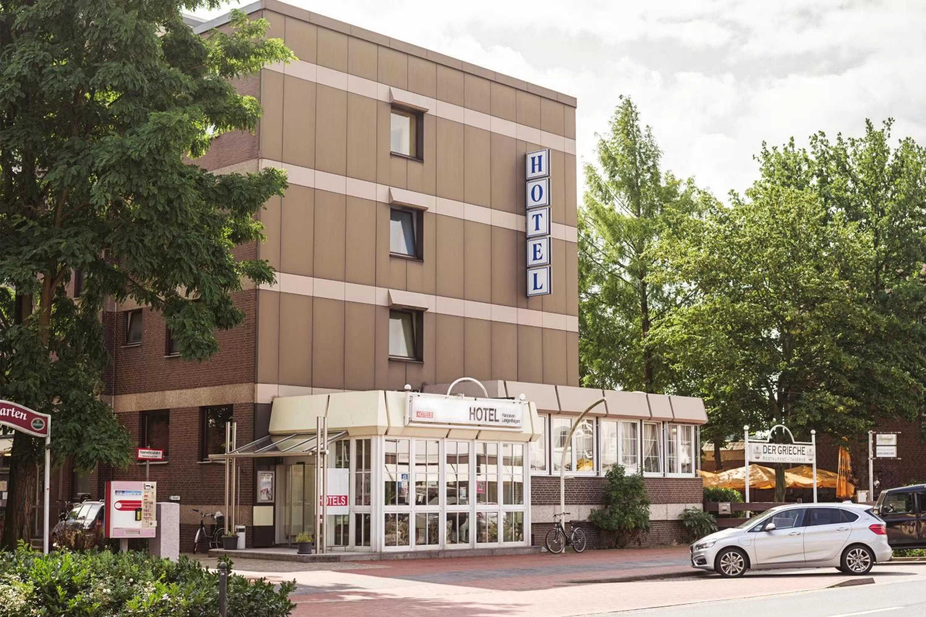 Facade/entrance in Hotel Hannover Airport by Premiere Classe