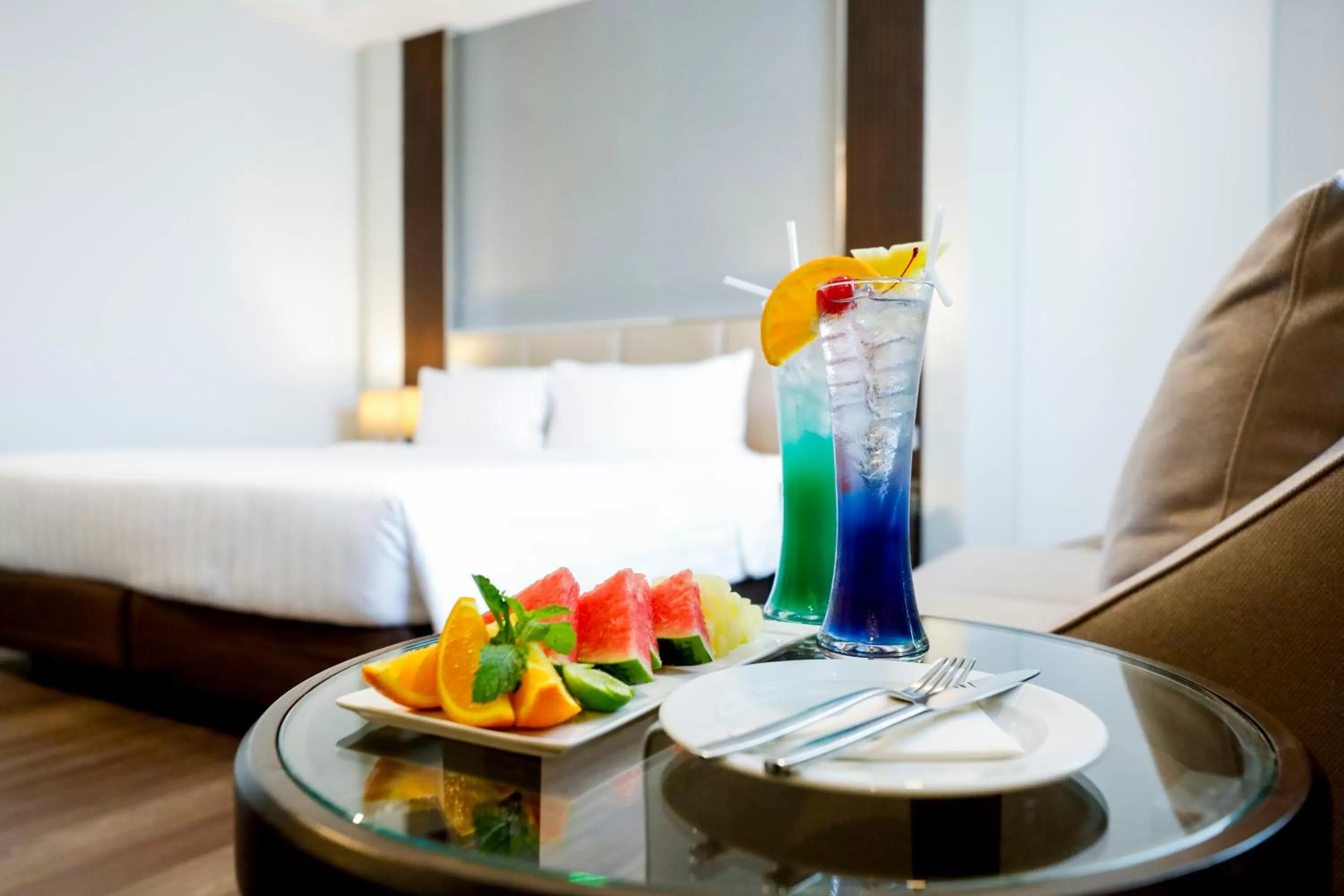 Food and drinks, Bed in SureStay Plus by Best Western Sukhumvit 2