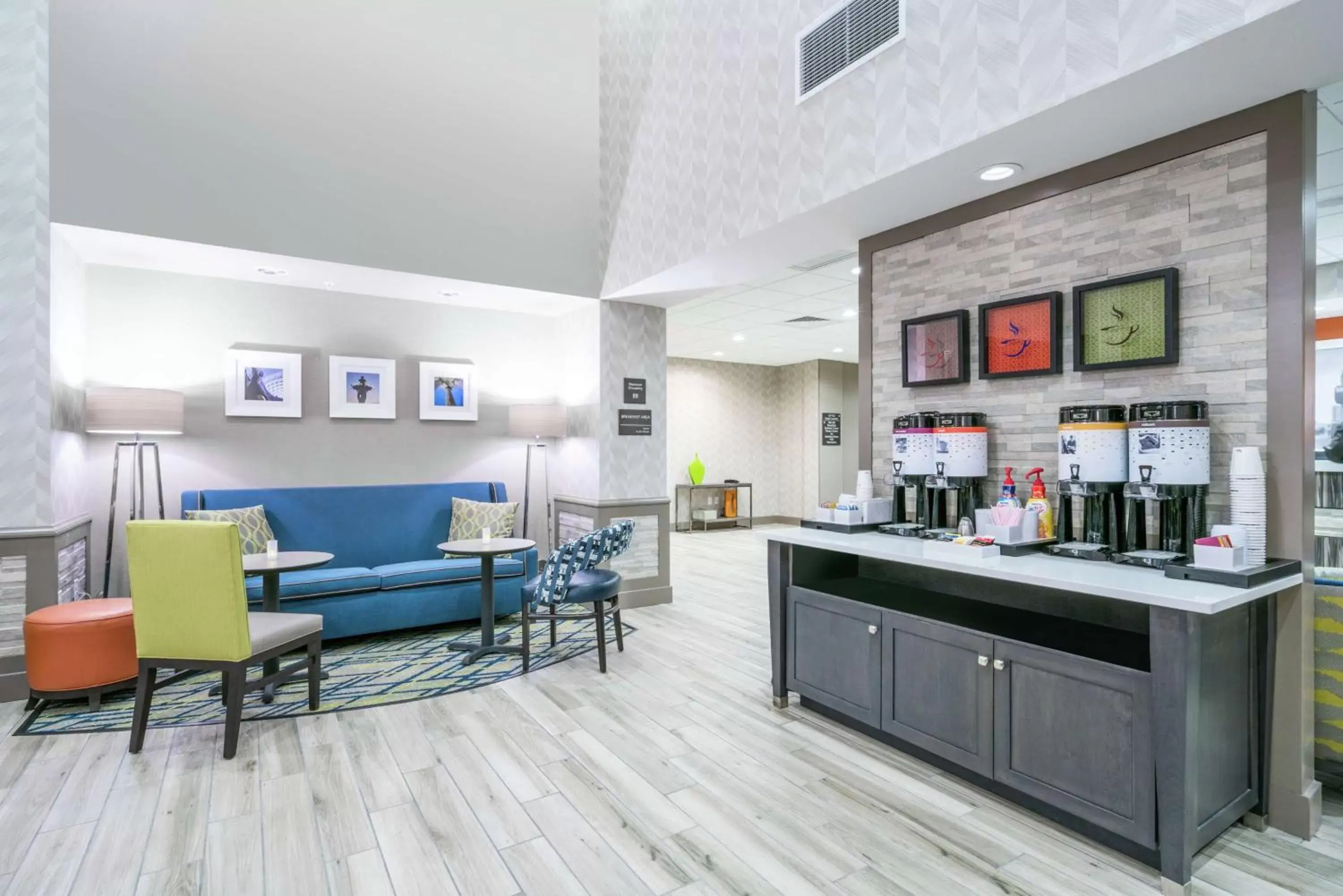 Lobby or reception, Kitchen/Kitchenette in Hampton Inn & Suites Glenarden/Washington DC