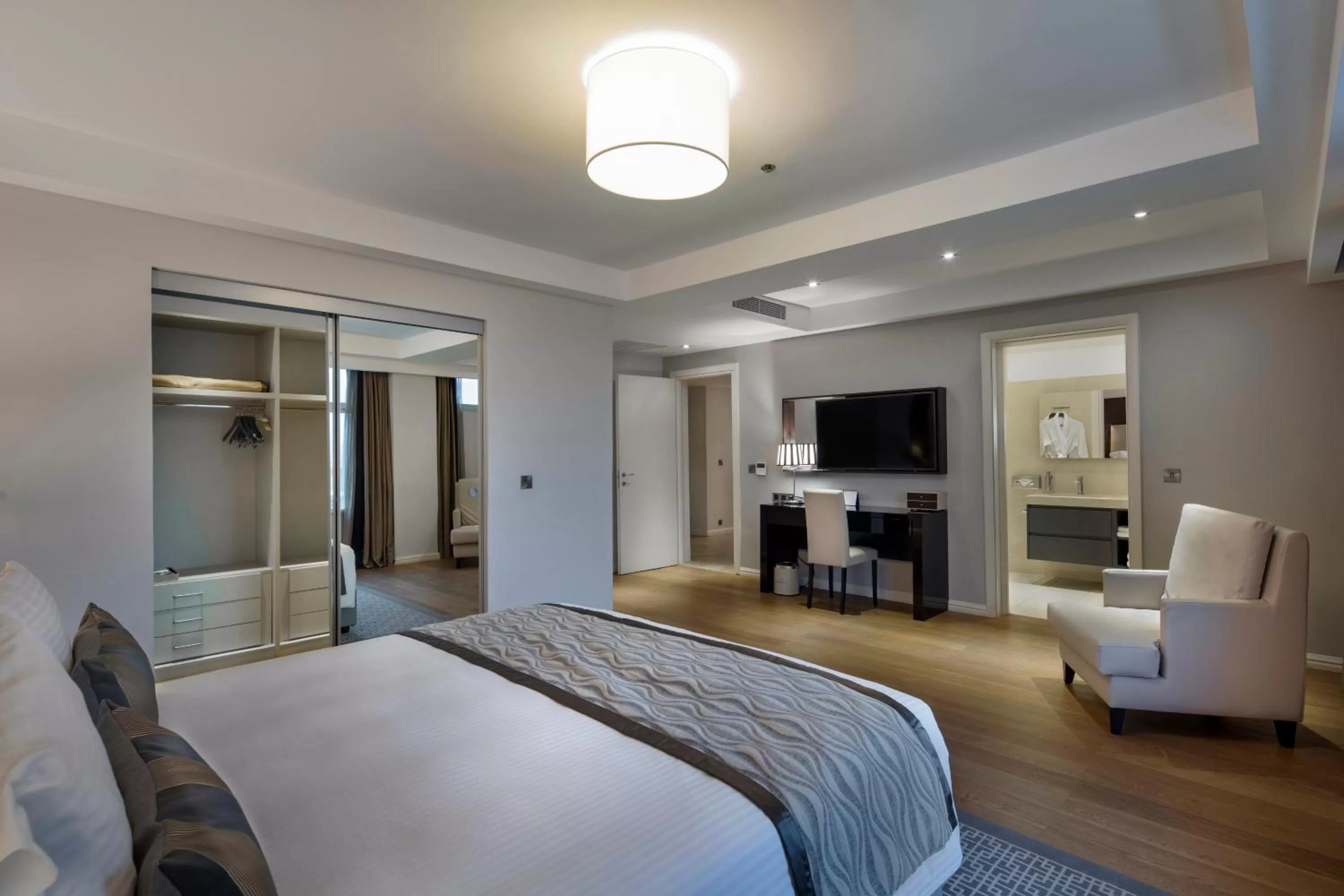 Bedroom, Bed in Fraser Suites Abuja