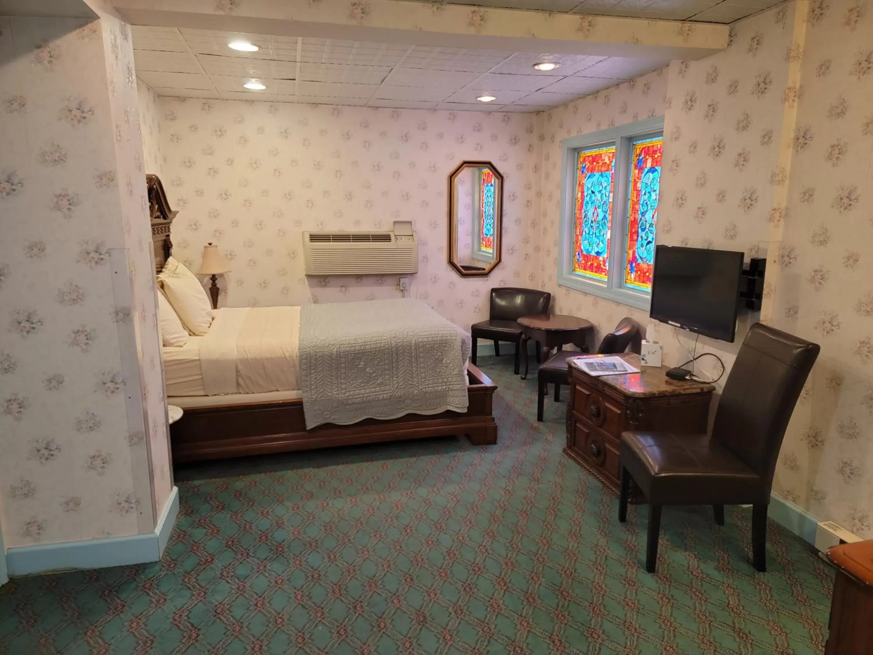 Bedroom in Lowell Inn