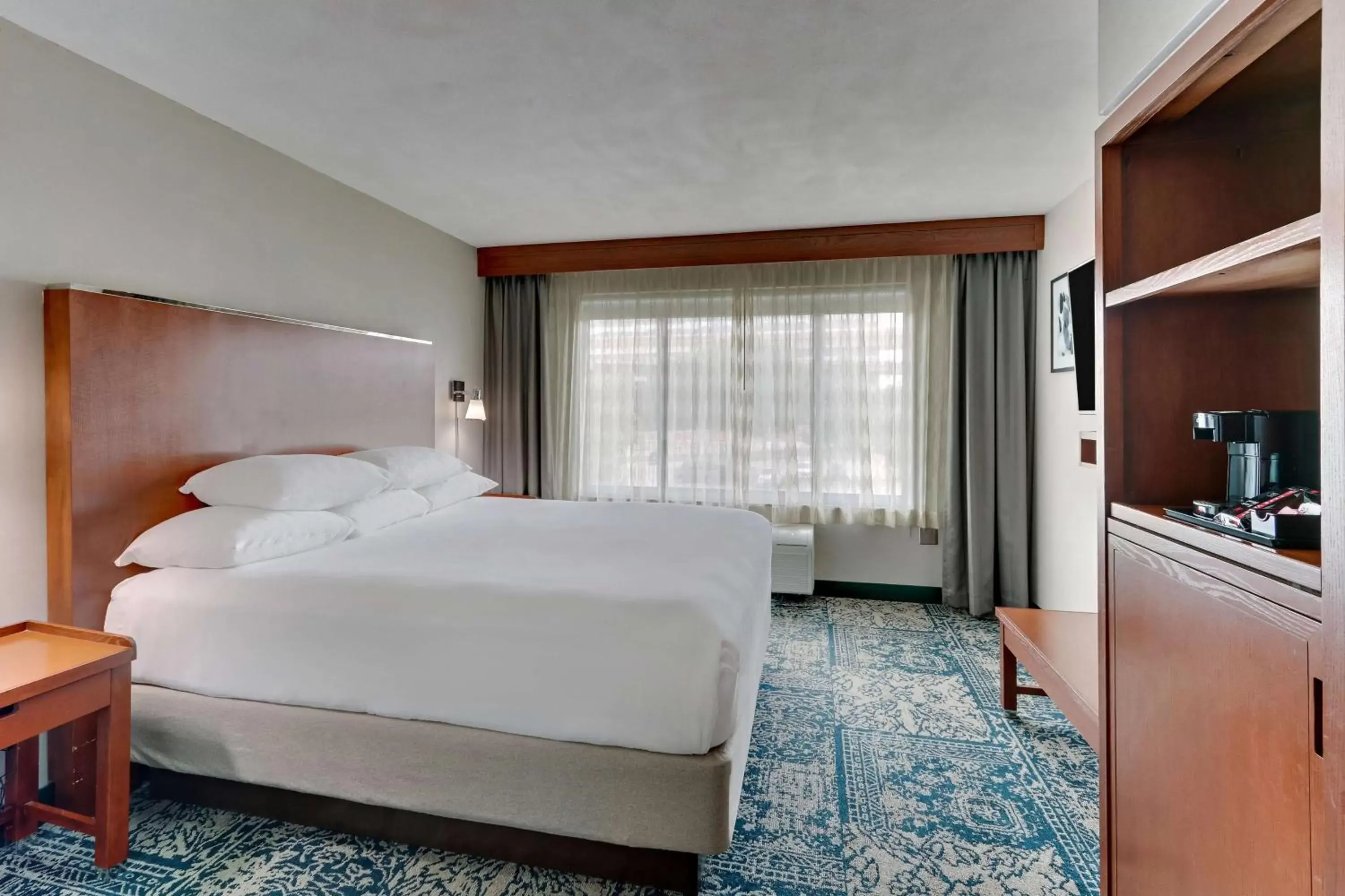 Bedroom, Bed in Drury Inn & Suites San Antonio Airport