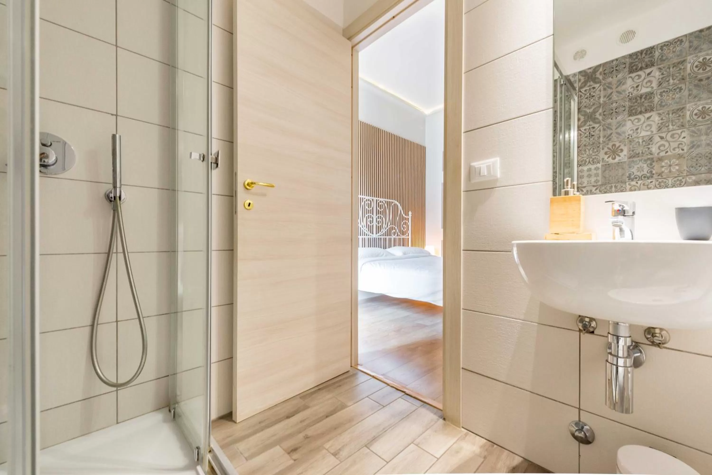 Bathroom in Un Attimo A Roma B&B