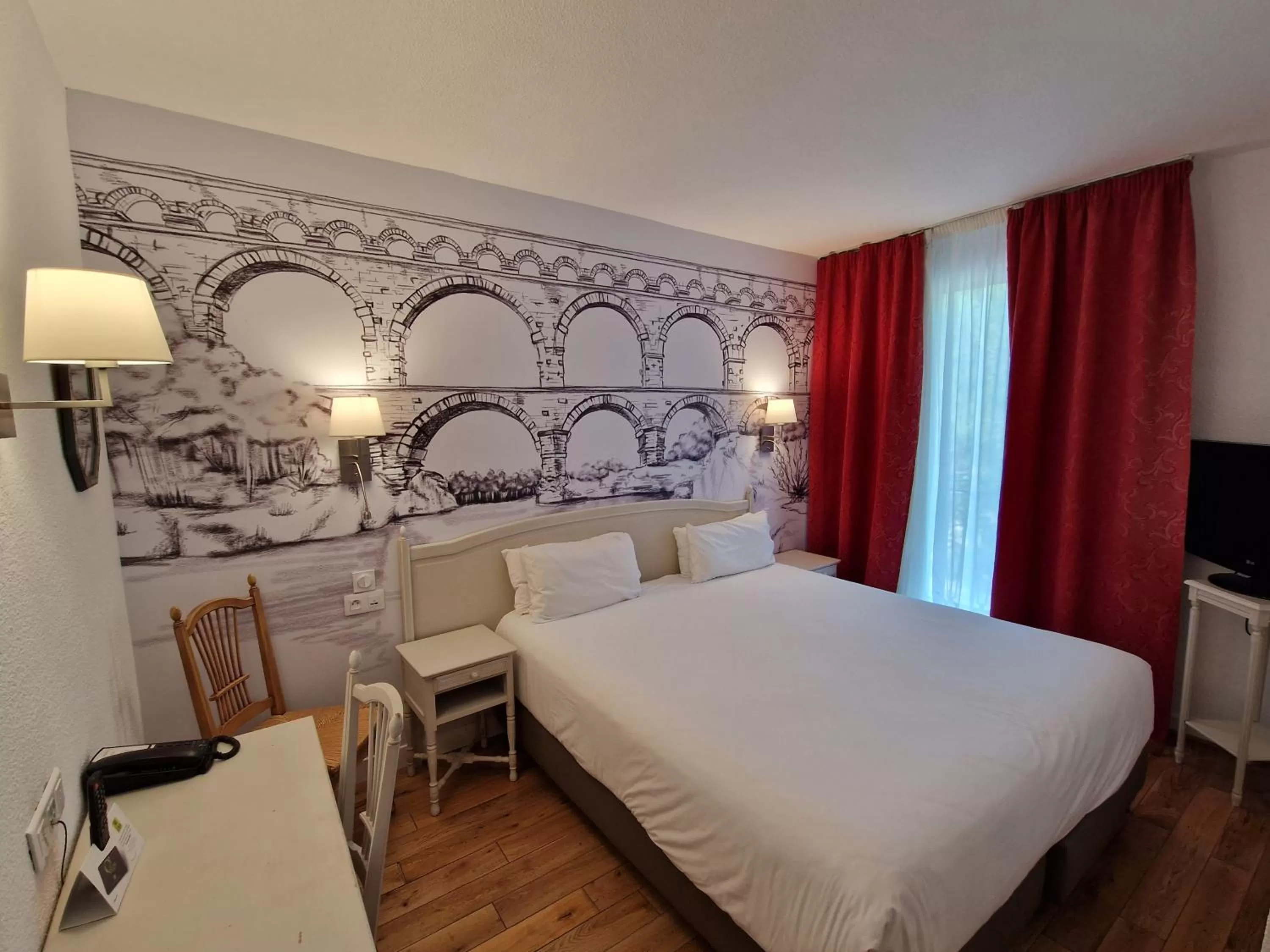 Bed in Logis VIGNES BLANCHES*** Hôtel Cosy et restaurant de terroir