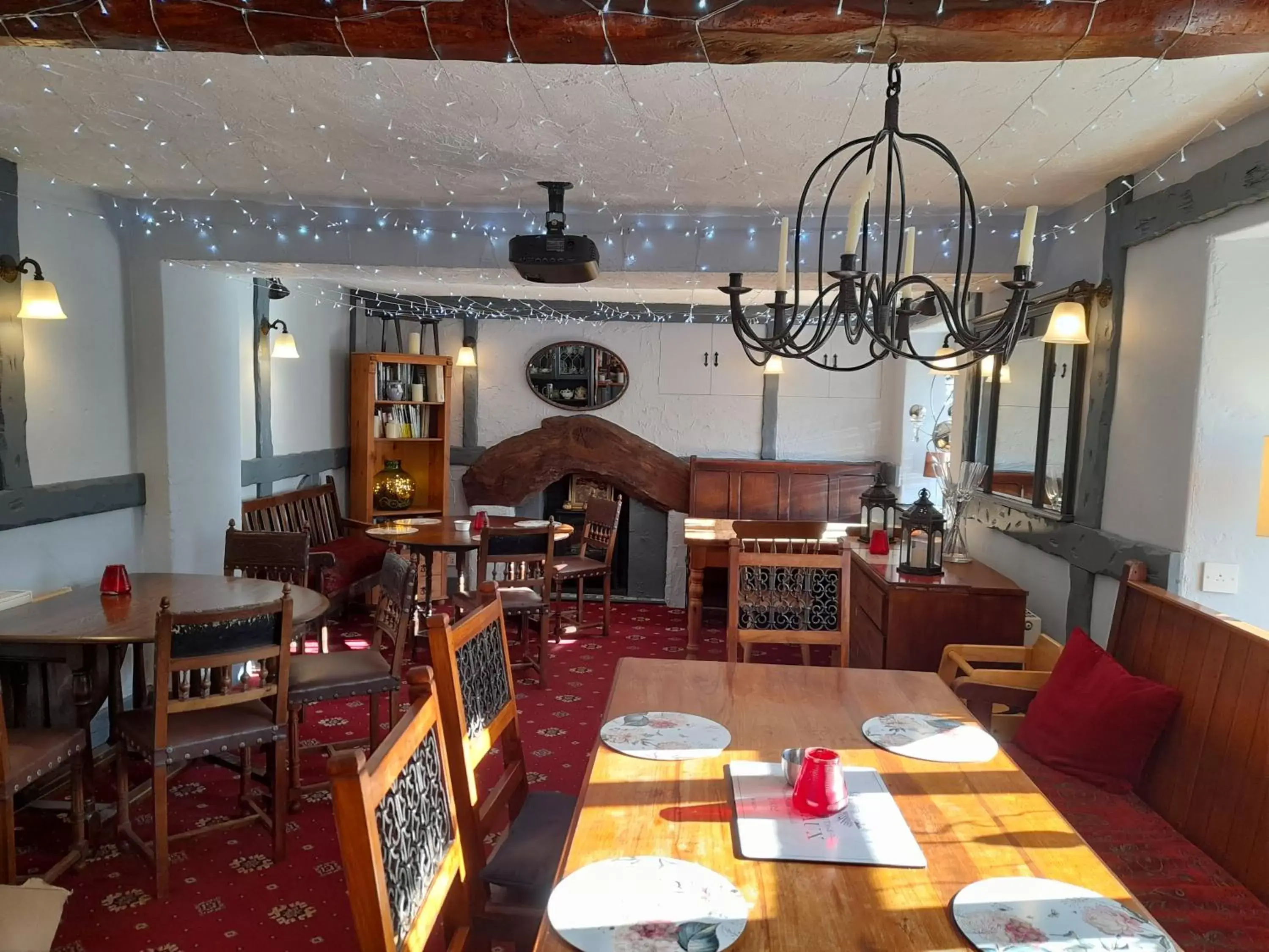 Restaurant/Places to Eat in The Golden Lion Inn