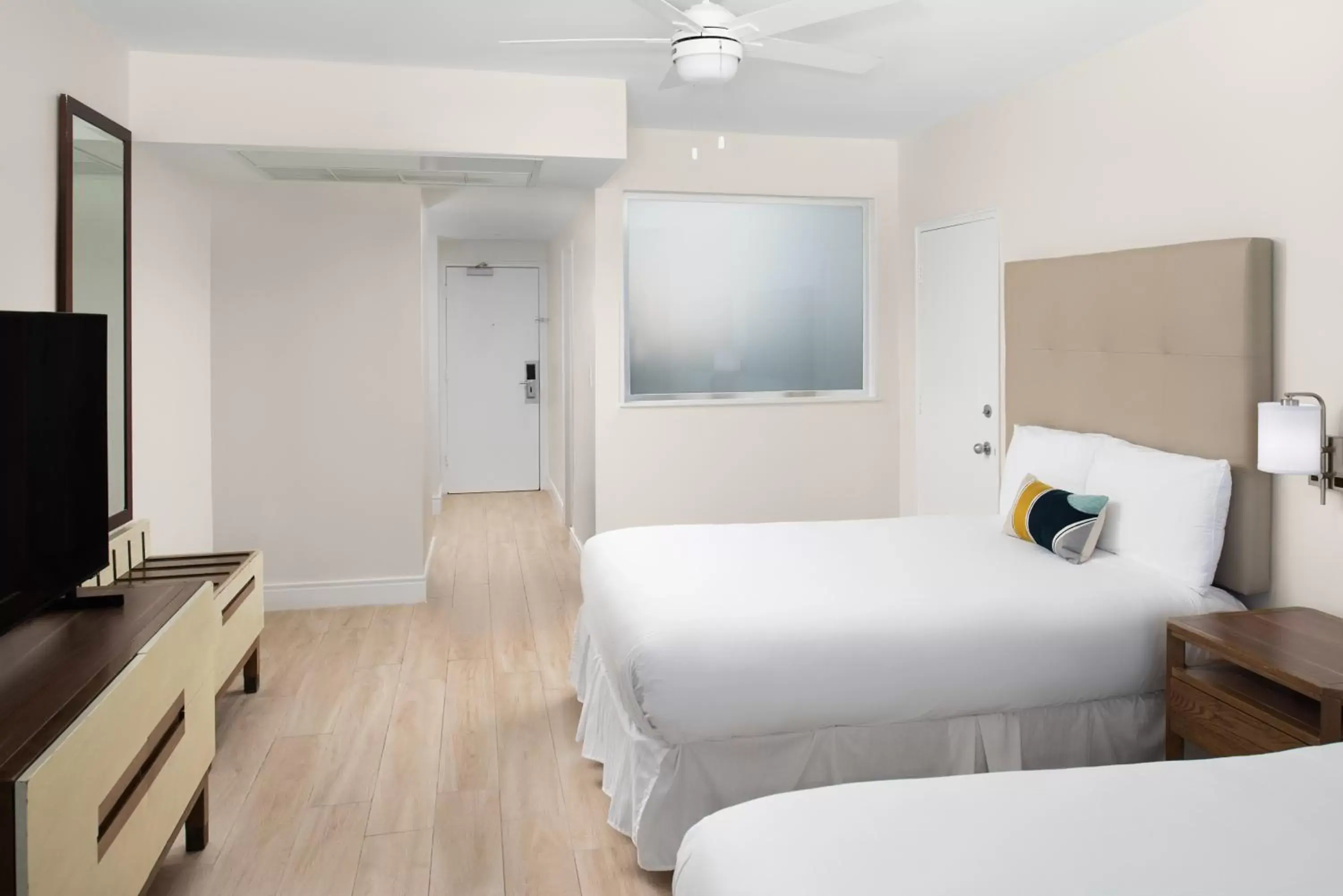 Bedroom, Bed in Sherry Frontenac Oceanfront