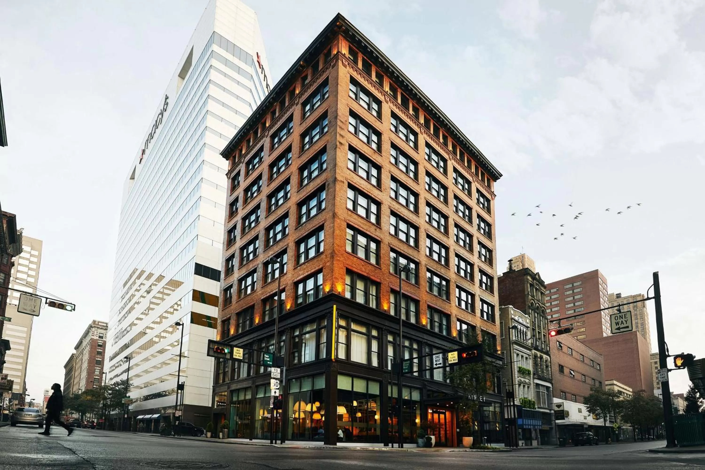 Property building in Kinley Cincinnati Downtown, a Tribute Portfolio Hotel