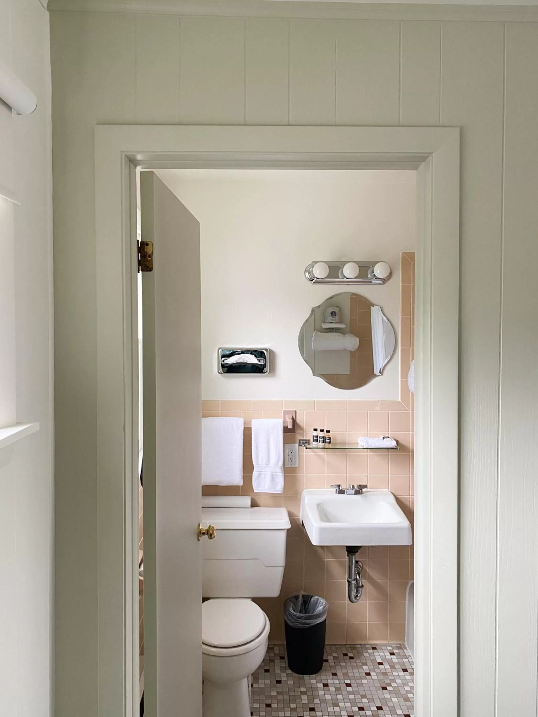 Bathroom in The River Hills Motel - Algoma, WI - Near Door County