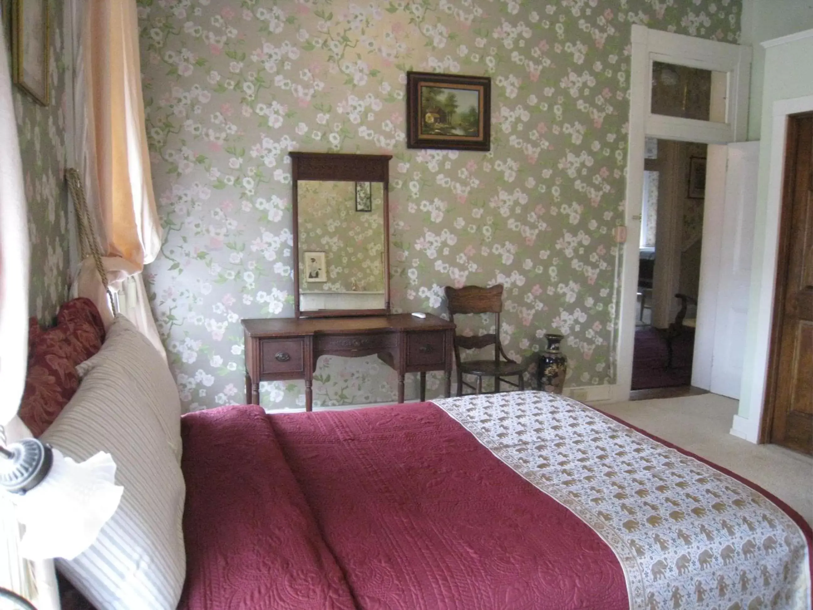 Queen Room with shower in Allegheny Street Bed & Breakfast