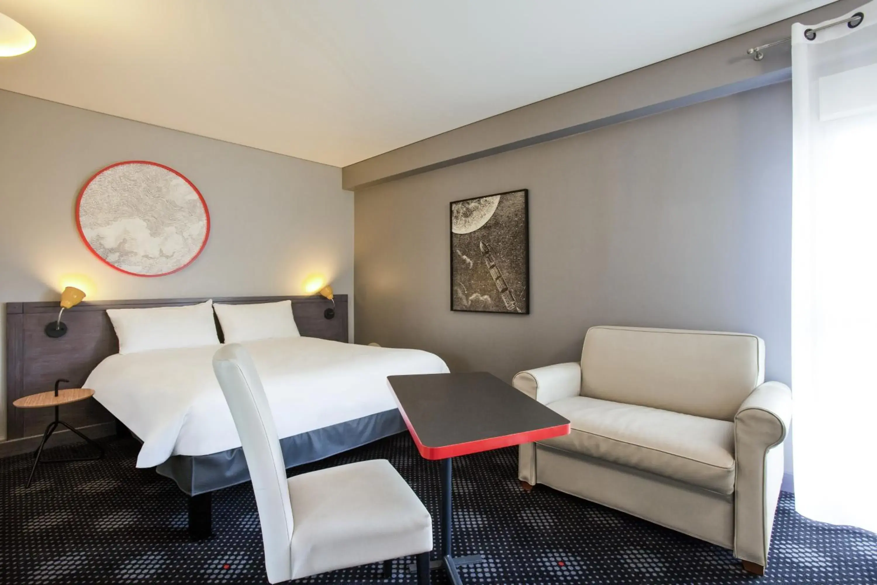 Photo of the whole room in ibis Styles Paris Mairie de Montreuil