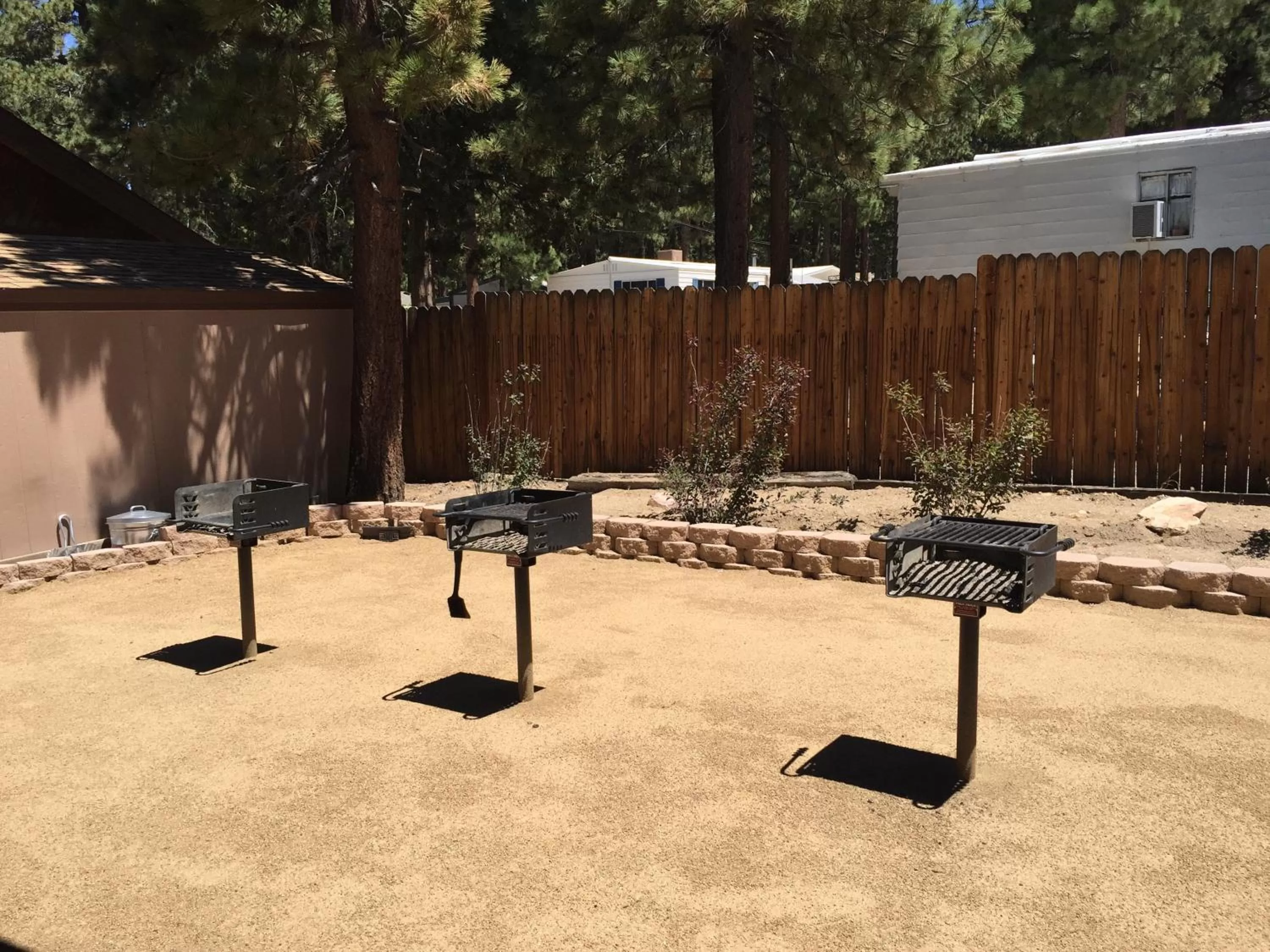 BBQ facilities in Vintage Lakeside Inn