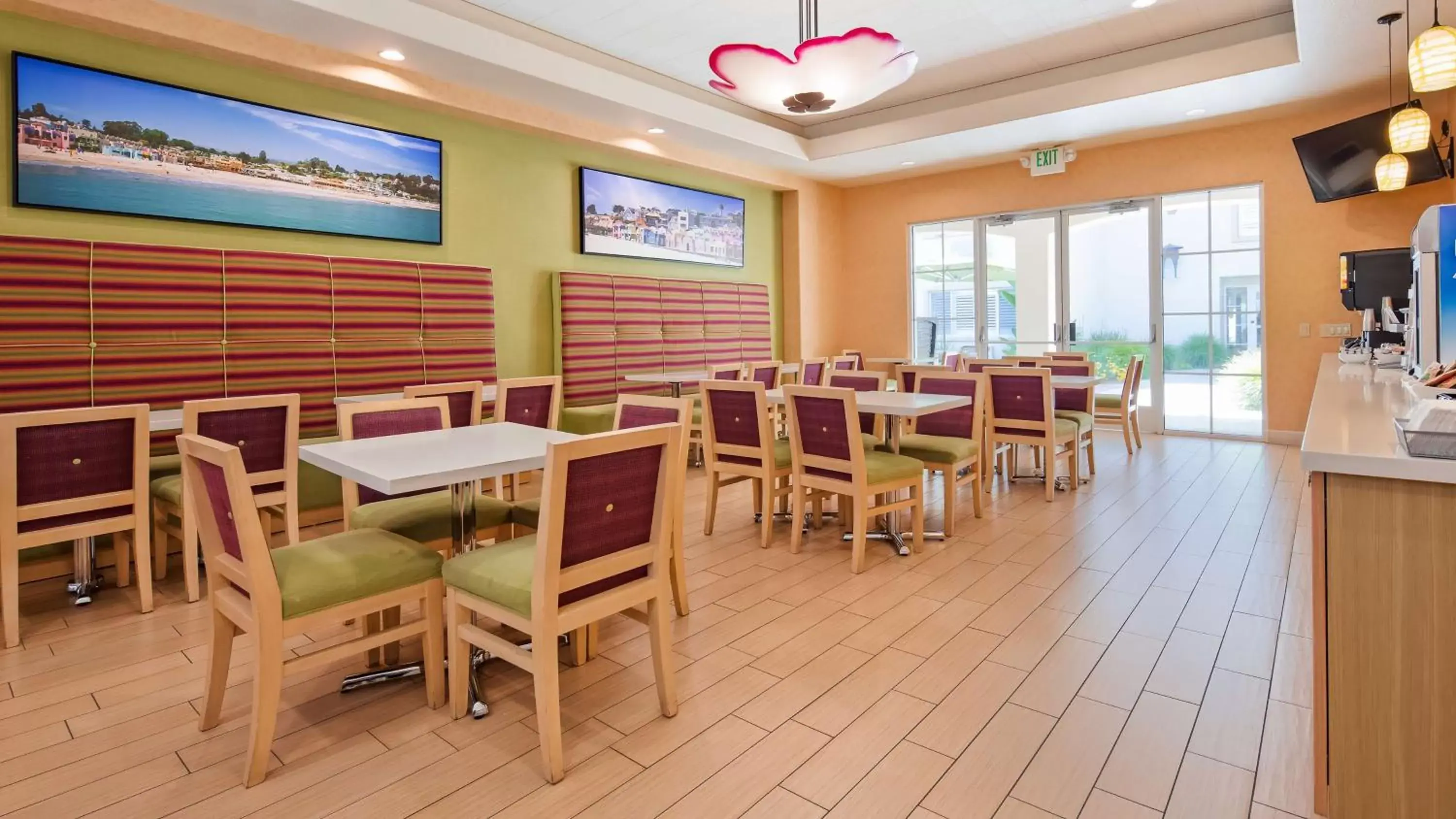 Restaurant/Places to Eat in Best Western Plus Capitola By-the-Sea Inn & Suites