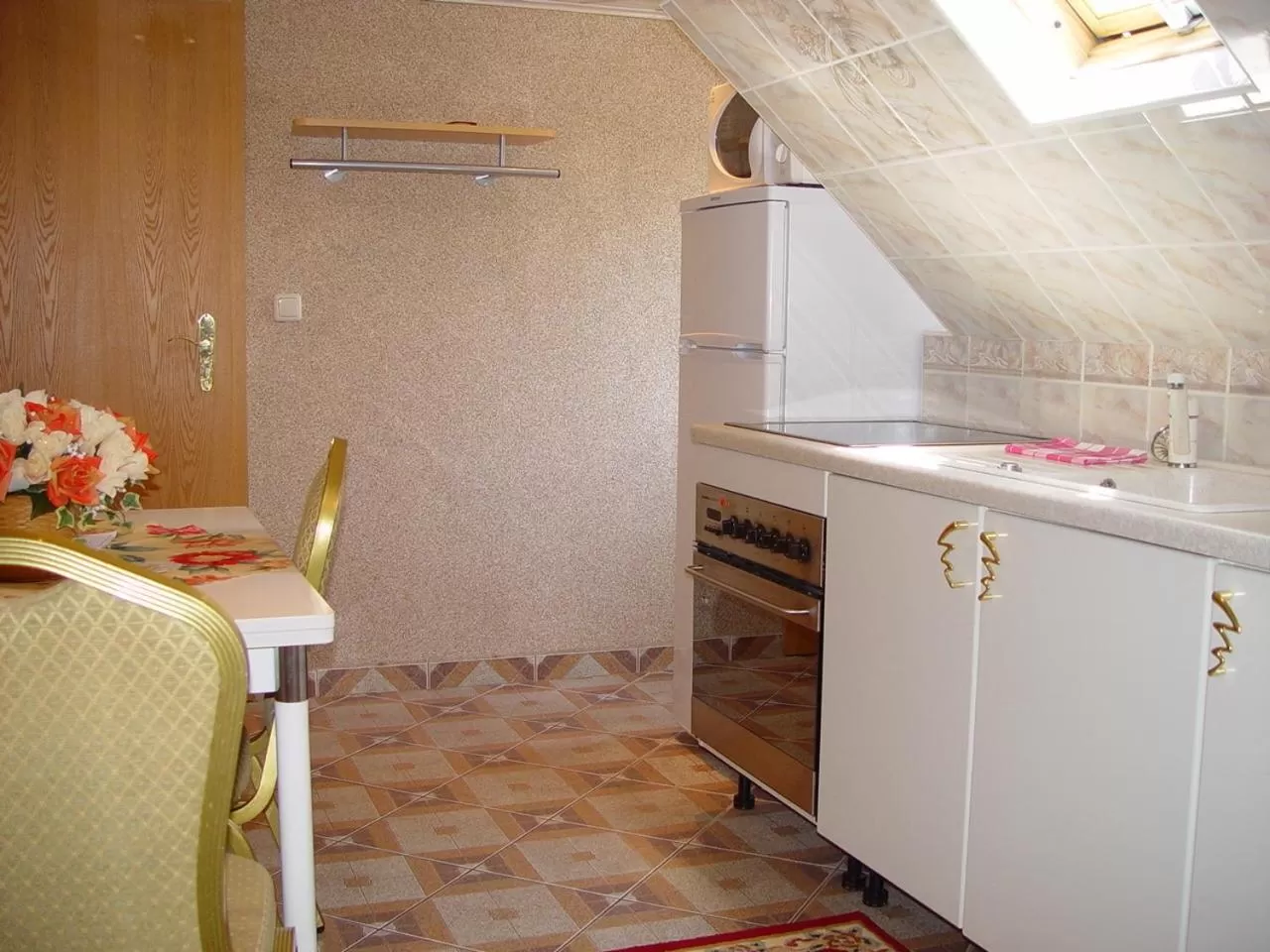 Kitchen or kitchenette, Kitchen/Kitchenette in Central Hotel