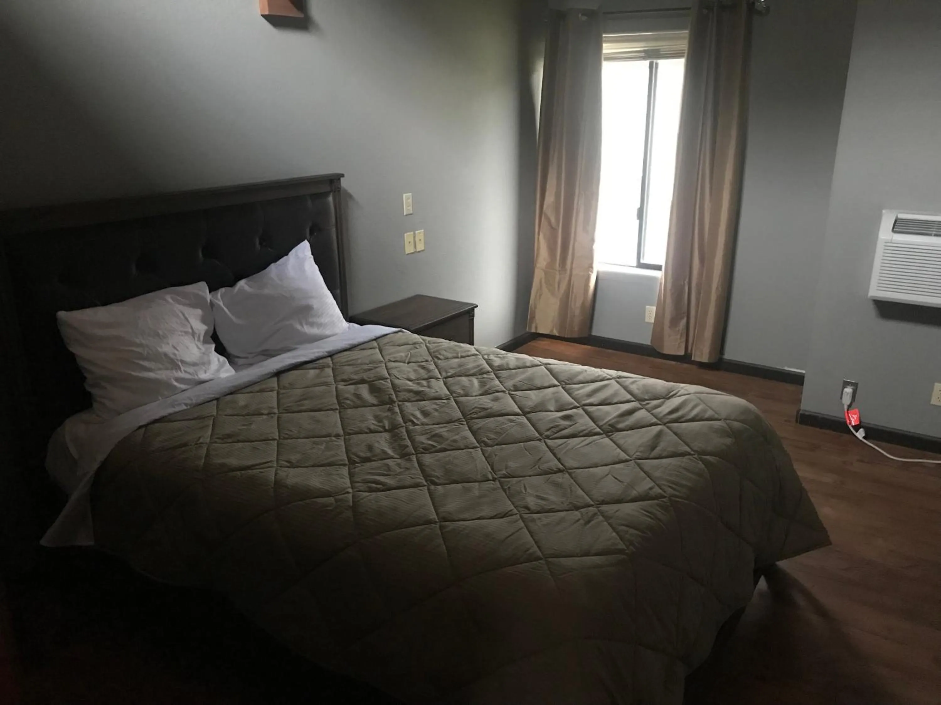 Bed in Mountain Trail Lodge and Vacation Rentals
