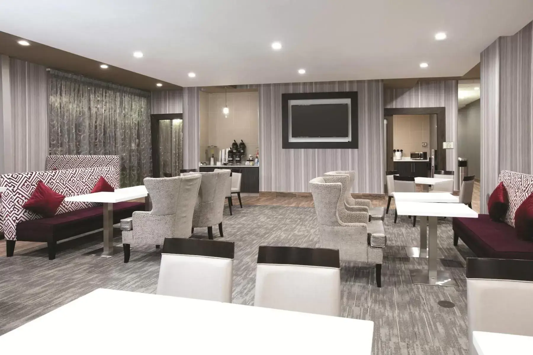 Breakfast, Lounge/Bar in La Quinta by Wyndham Amarillo Airport