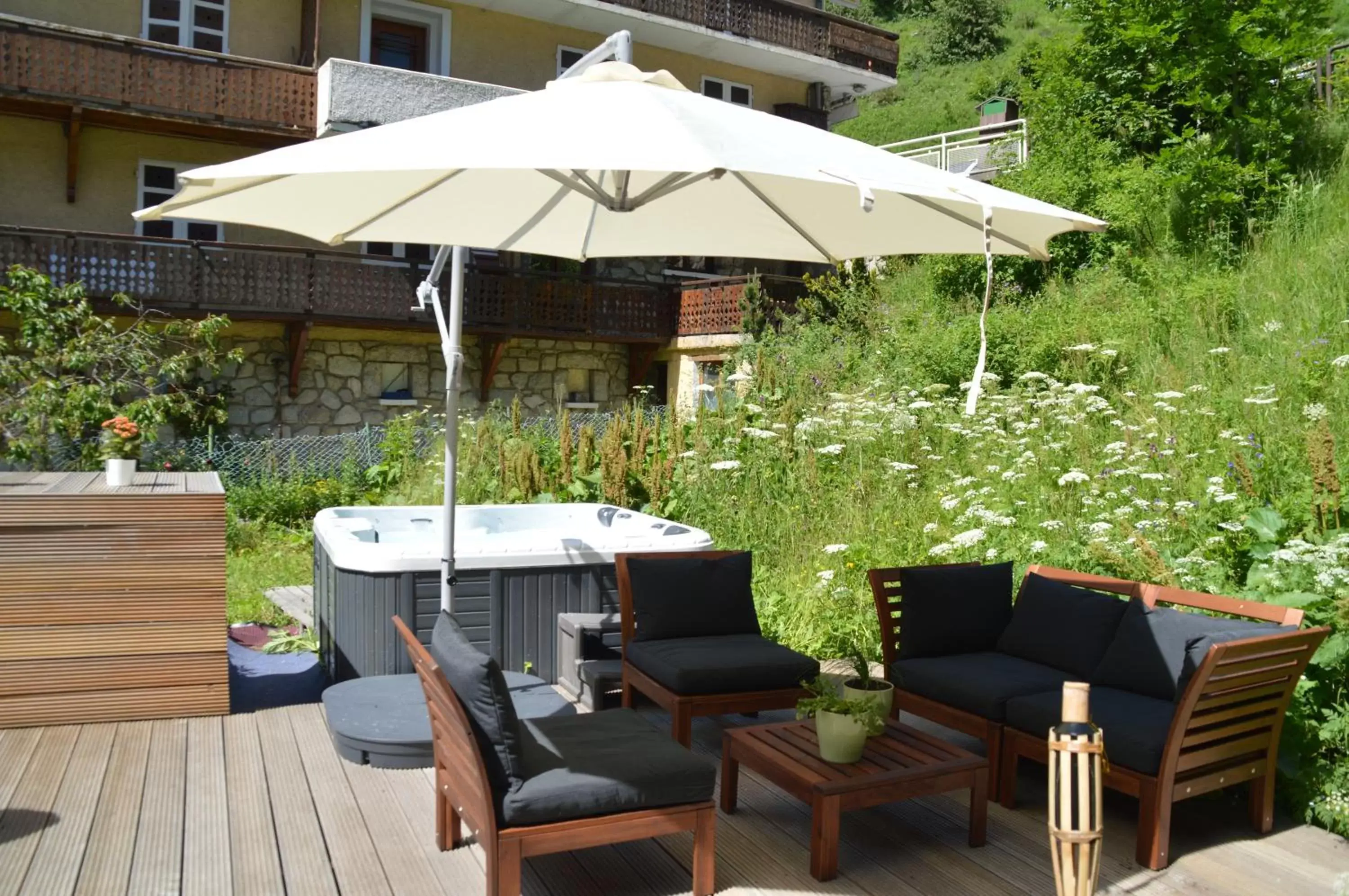 BBQ facilities, Seating Area in Hotel Le Genepy