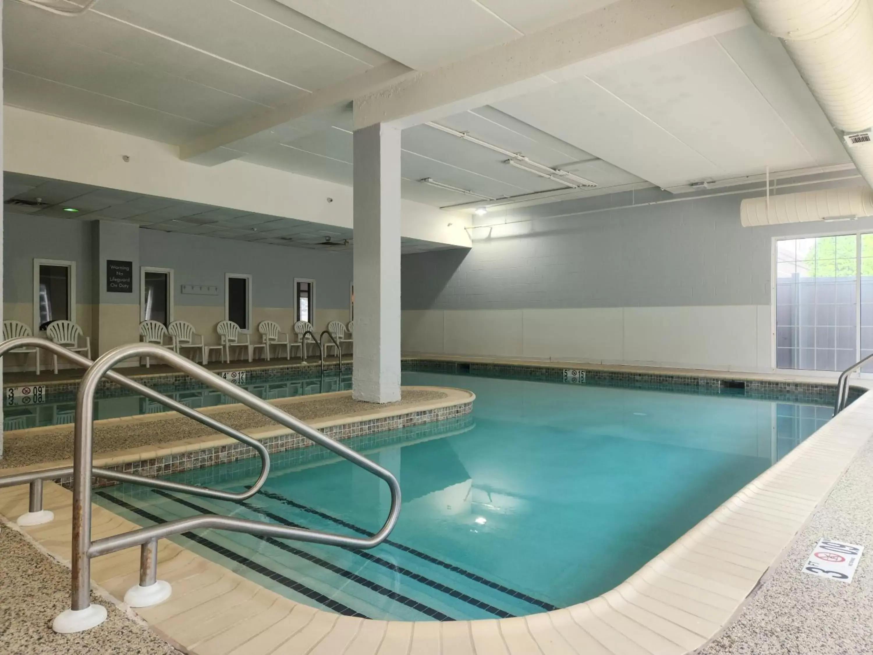 Swimming pool in Comfort Inn Hummelstown near the Park - Hershey Swimming pool in Comfort Inn Hummelstown near the Park - Hershey