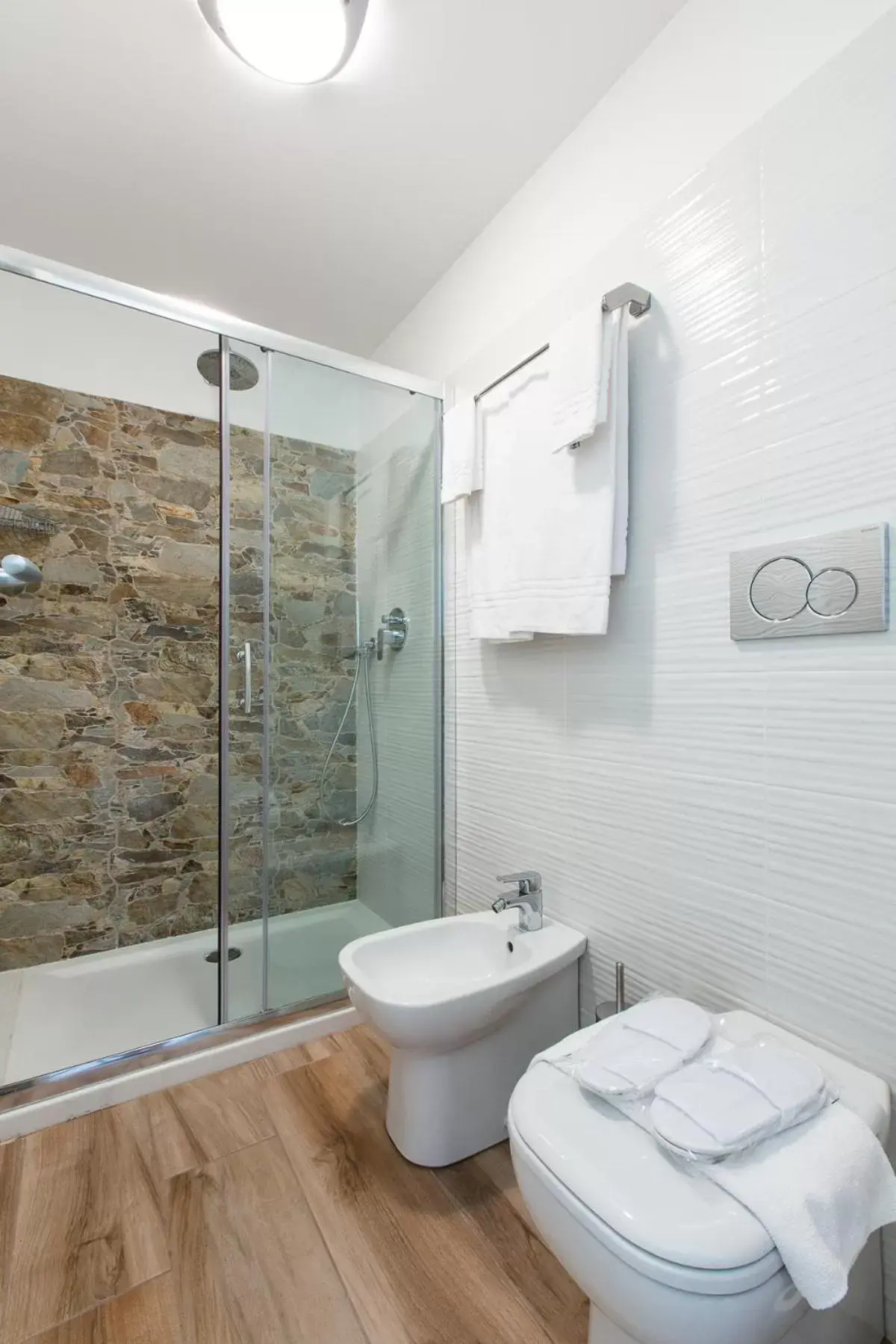 Shower, Bathroom in Aparthotel Isola